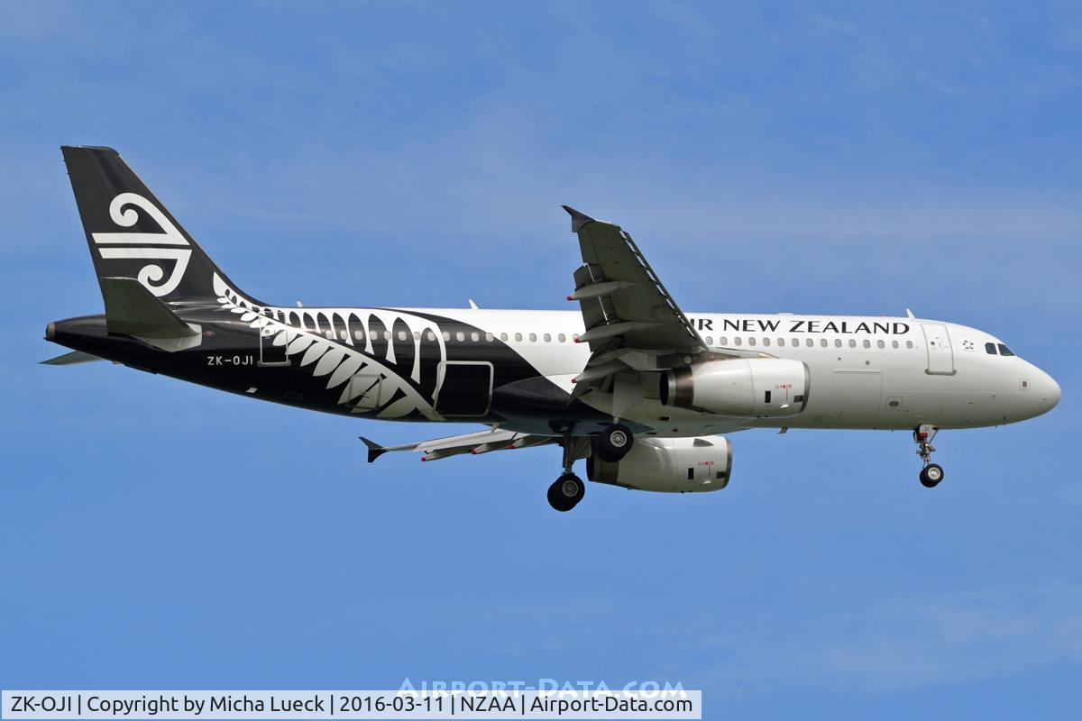ZK-OJI, 2004 Airbus A320-232 C/N 2297, At Auckland