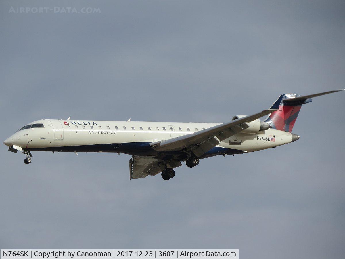 N764SK, 2005 Canadair CRJ-700 (CL-600-2C10) Regional Jet C/N 10229, Landing