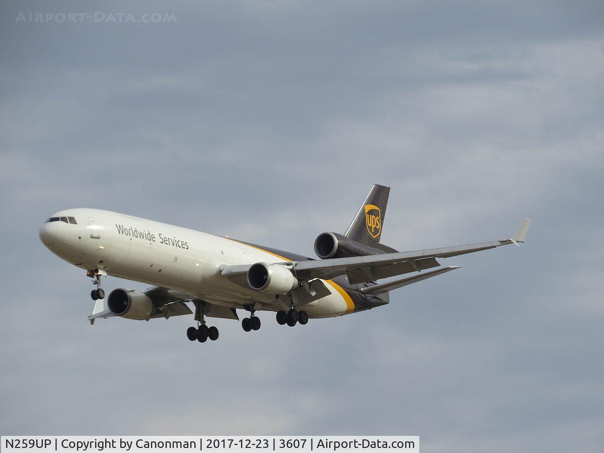 N259UP, 1991 McDonnell Douglas MD-11F C/N 48417, Landing