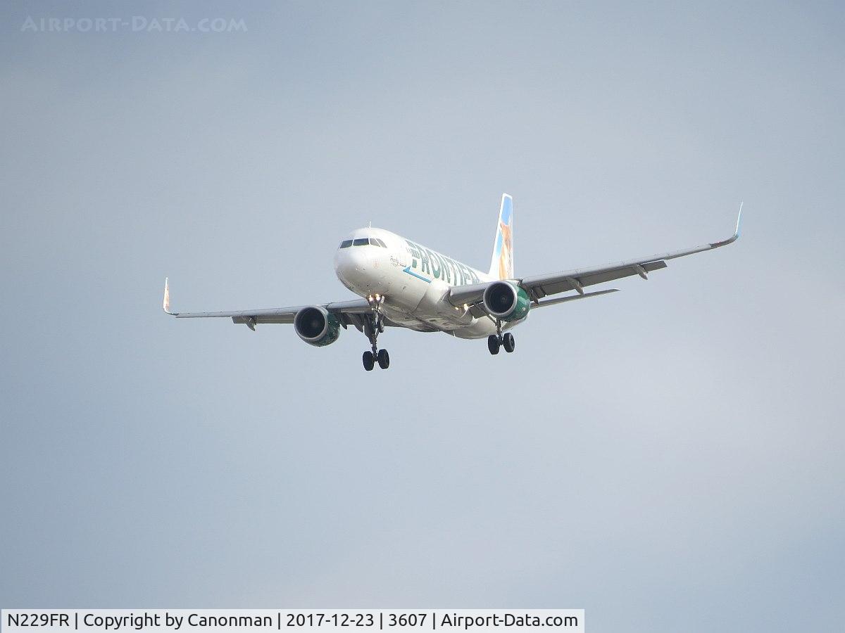 N229FR, 2013 Airbus A320-214 C/N 5581, Landing