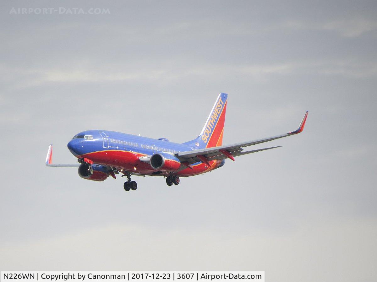 N226WN, 2005 Boeing 737-7H4 C/N 32494, Landing