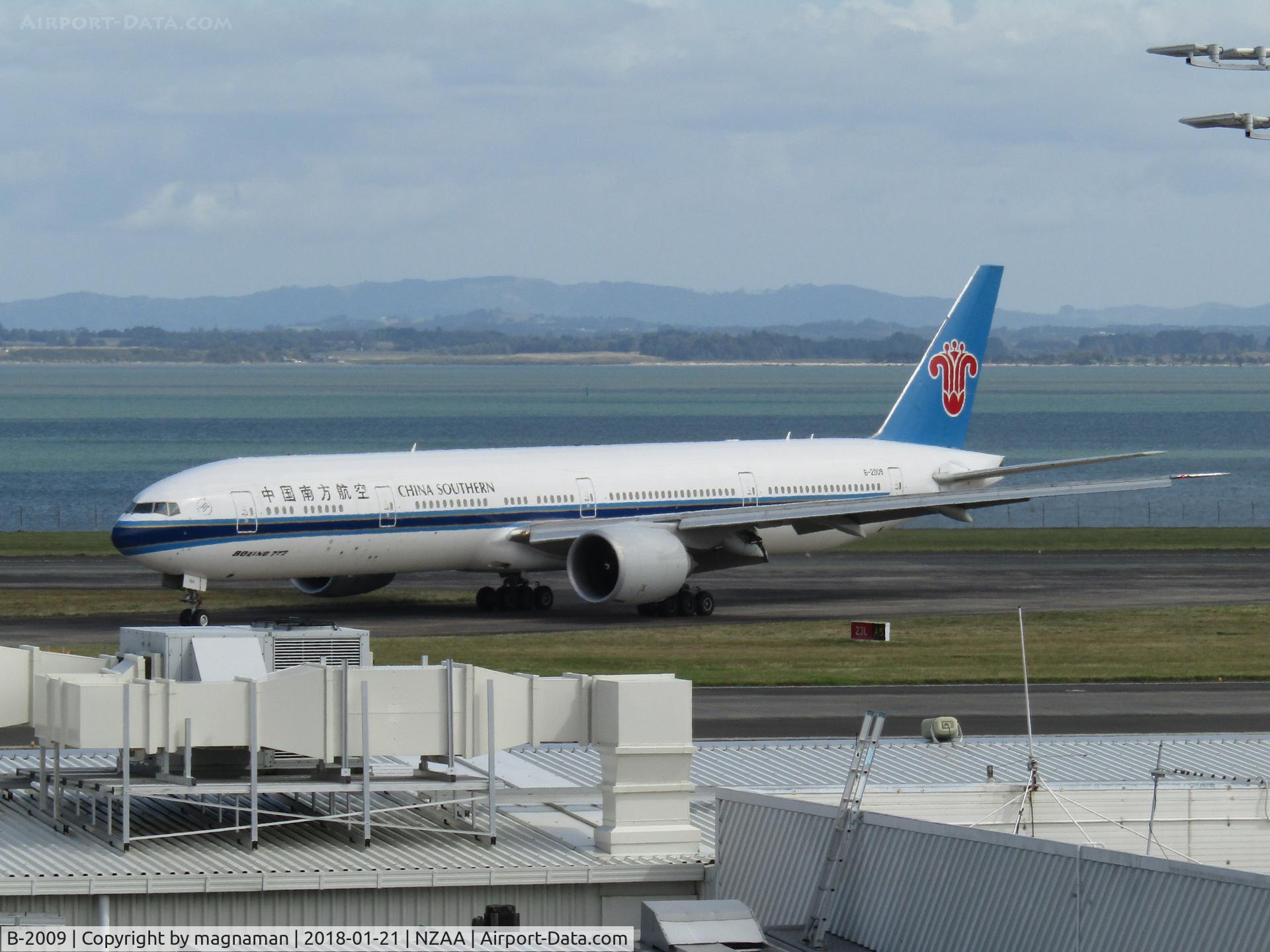 B-2009, 2014 Boeing 777-31B/ER C/N 43223, turning off runway