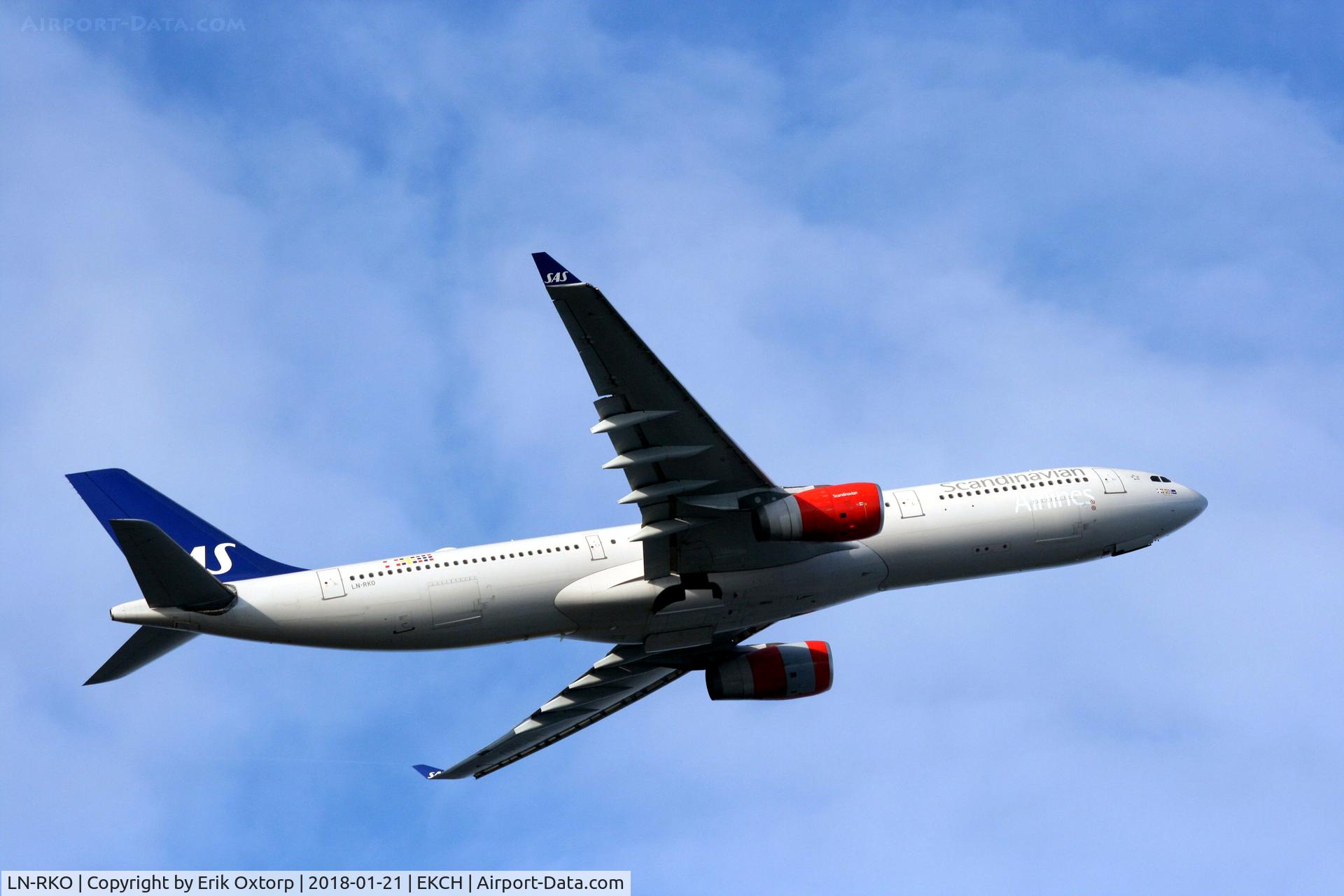 LN-RKO, 2003 Airbus A330-343X C/N 515, LN-RKO taking off rw 04R
