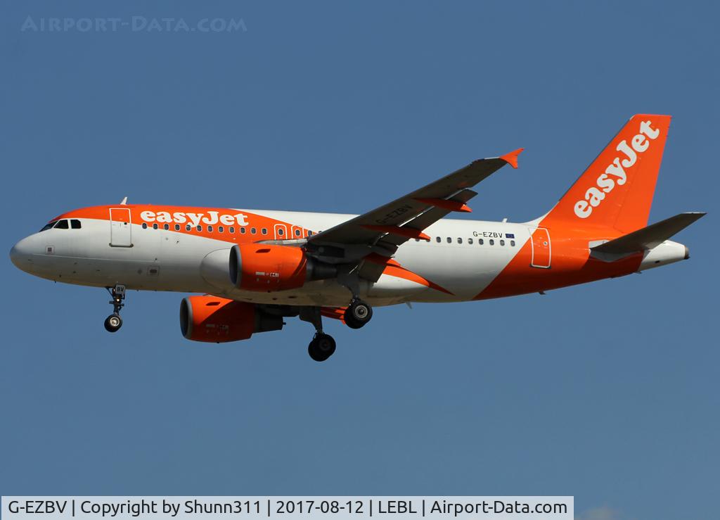 G-EZBV, 2007 Airbus A319-111 C/N 3122, Landing rwy 25R in new c/s