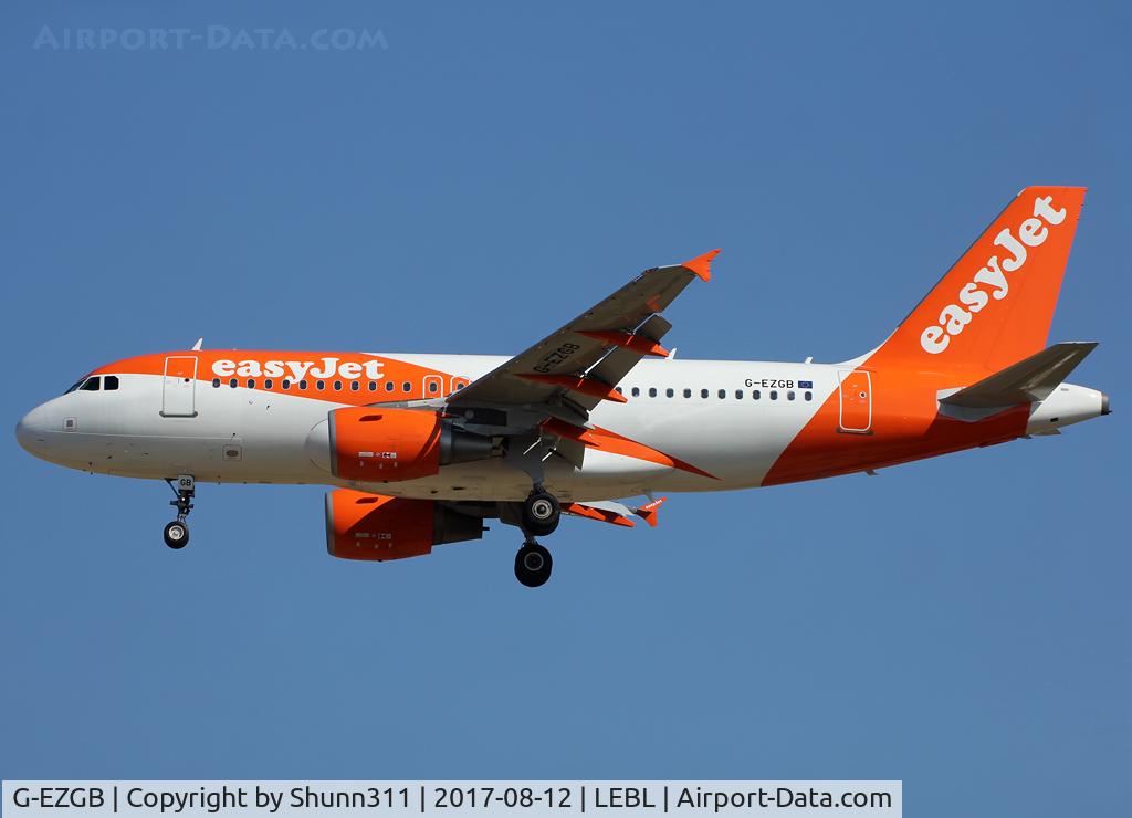 G-EZGB, 2010 Airbus A319-111 C/N 4437, Landing rwy 25R in new c/s