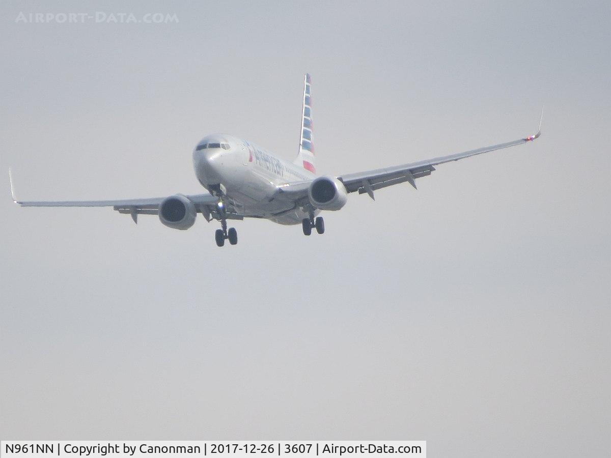 N961NN, 2014 Boeing 737-823 C/N 31205, Landing