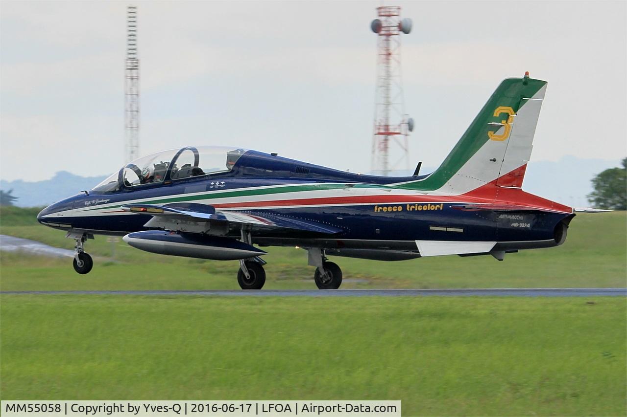 MM55058, Aermacchi MB-339PAN C/N 6852/190/AA087, Italian Air Force Aermacchi MB-339PAN, N°3 of Frecce Tricolori Aerobatic Team 2016, Landing rwy 24, Avord Air Base 702 (LFOA) Open day 2016