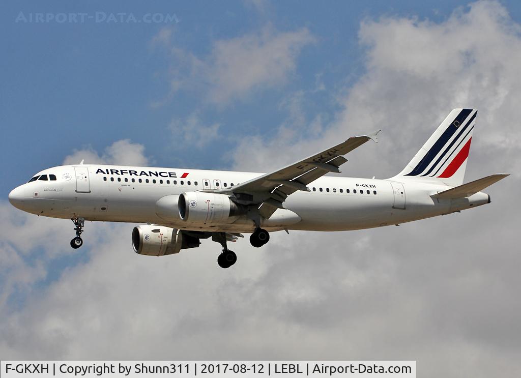 F-GKXH, 2002 Airbus A320-214 C/N 1924, Landing rwy 25R in modified new c/s