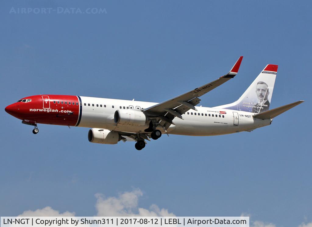 LN-NGT, 2014 Boeing 737-8JP C/N 41125, Landing rwy 25R