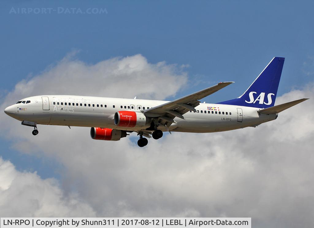 LN-RPO, 2000 Boeing 737-883 C/N 30467, Landing rwy 25R