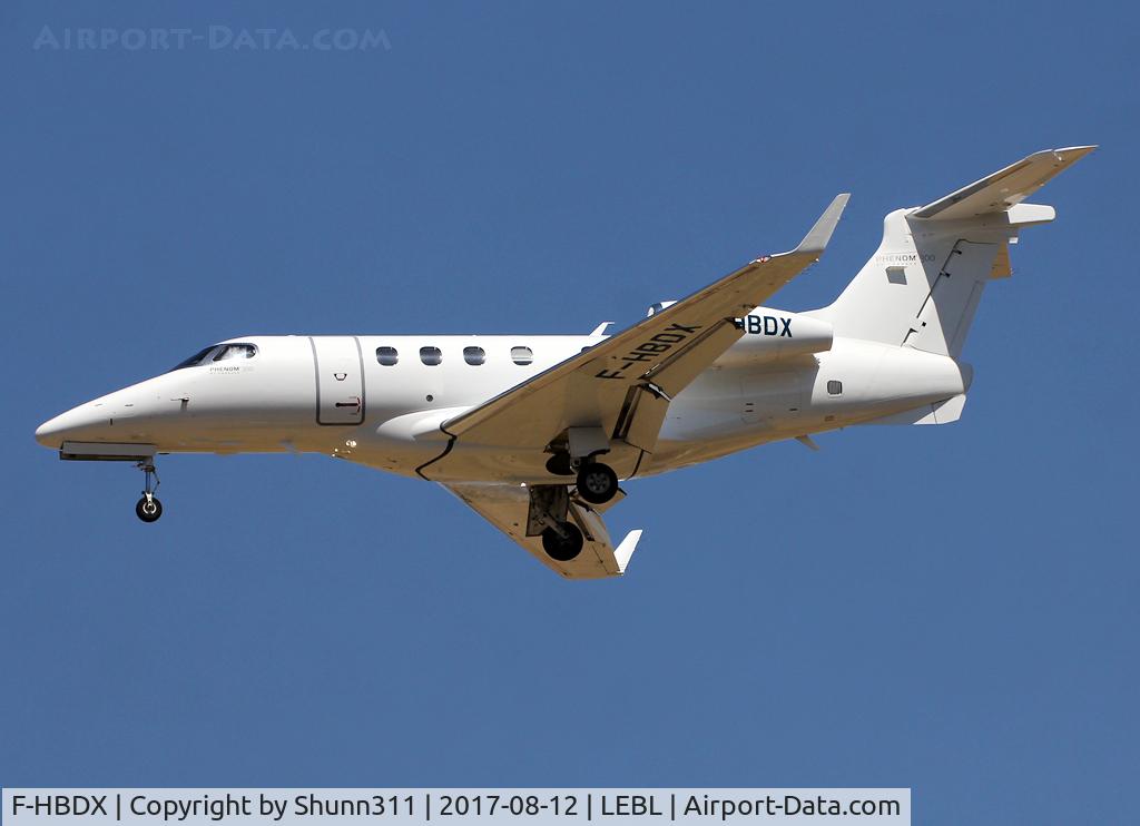 F-HBDX, 2015 Embraer EMB-505 Phenom 300 C/N 50500216, Landing rwy 25R