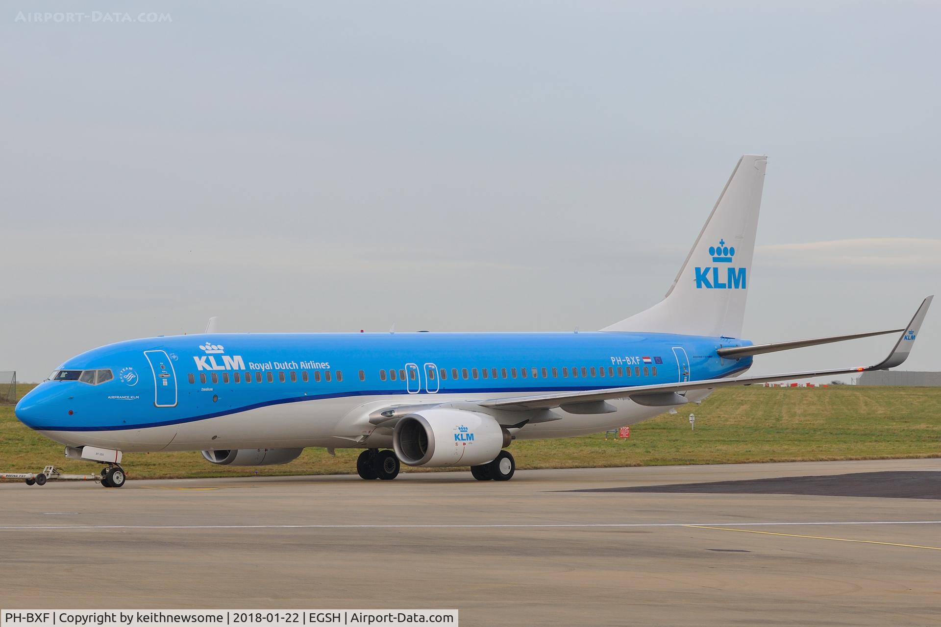PH-BXF, 2000 Boeing 737-8K2 C/N 29596, Towed from spray shop with later colour scheme.