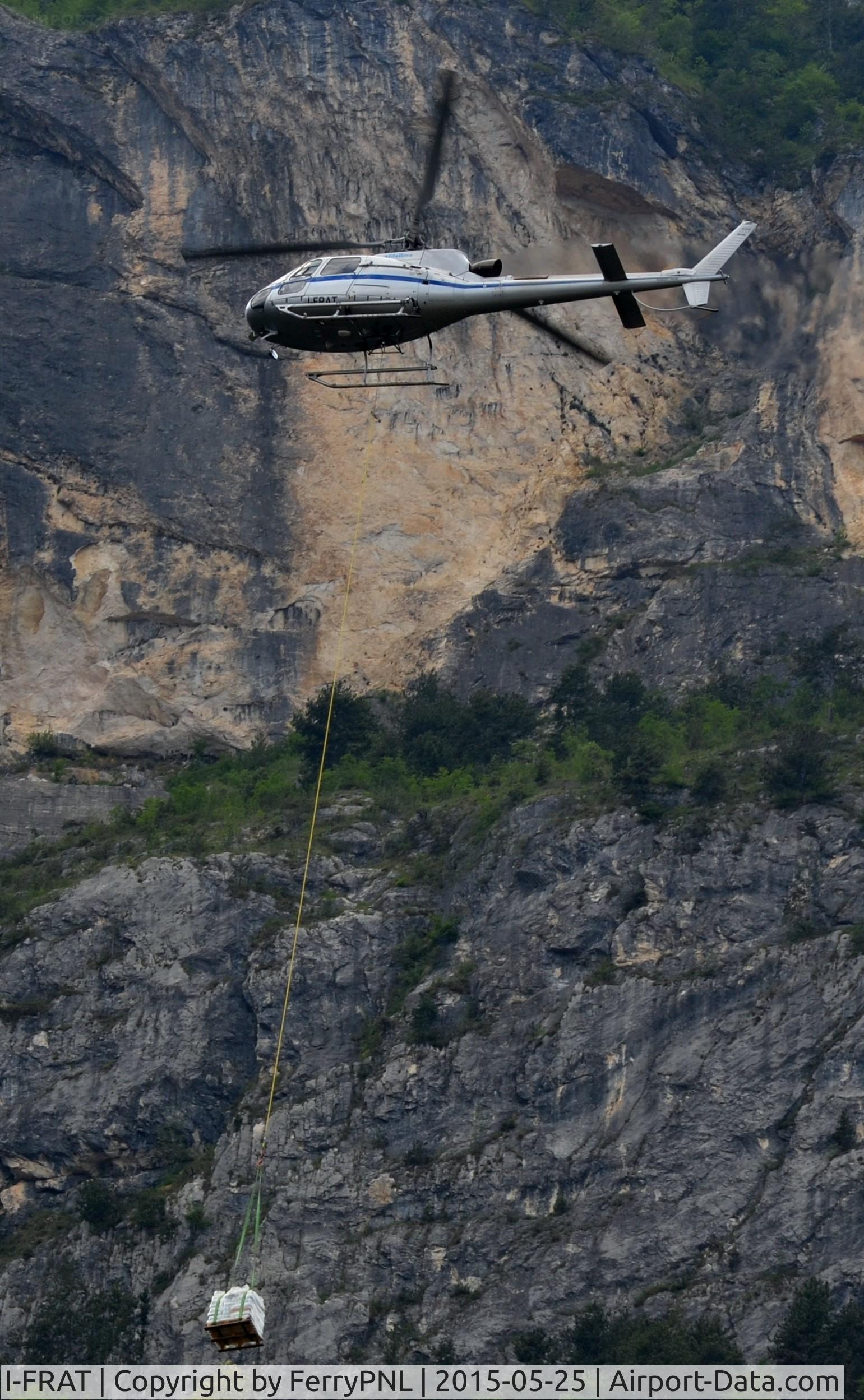I-FRAT, Eurocopter AS-350B-3 Ecureuil Ecureuil C/N 4720, Elitellina AS350 with its load close to the mountain.