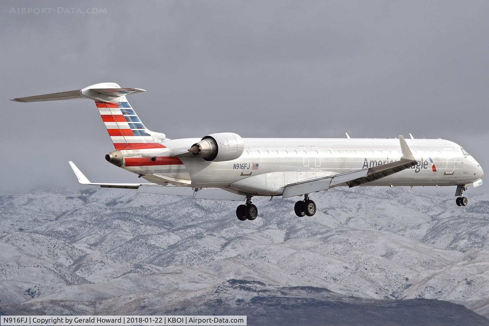 N916FJ, 2004 Bombardier CRJ-900ER (CL-600-2D24) C/N 15016, On final for RWY 10R.