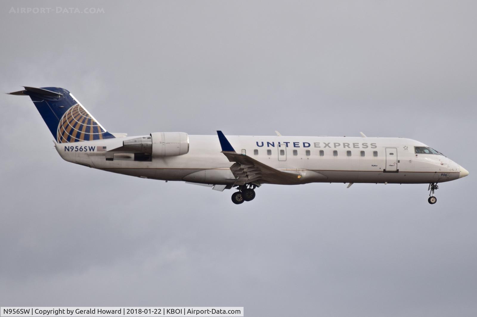 N956SW, 2003 Canadair CL-600-2B19 Regional Jet CRJ-200LR C/N 7825, Landing RWY 10L.