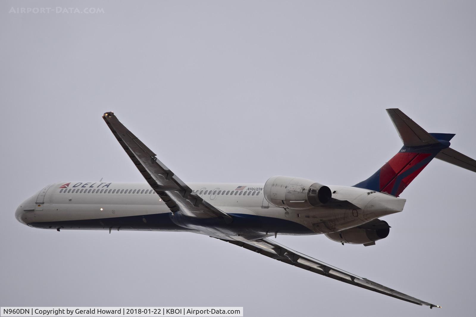 N960DN, 1998 McDonnell Douglas MD-90-30 C/N 53530, Departing BOI.