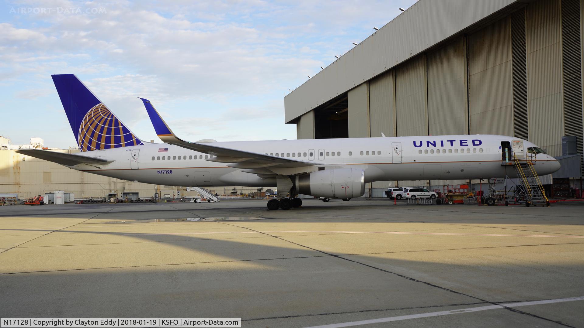 N17128, 1998 Boeing 757-224 C/N 27567, SFO 2018.