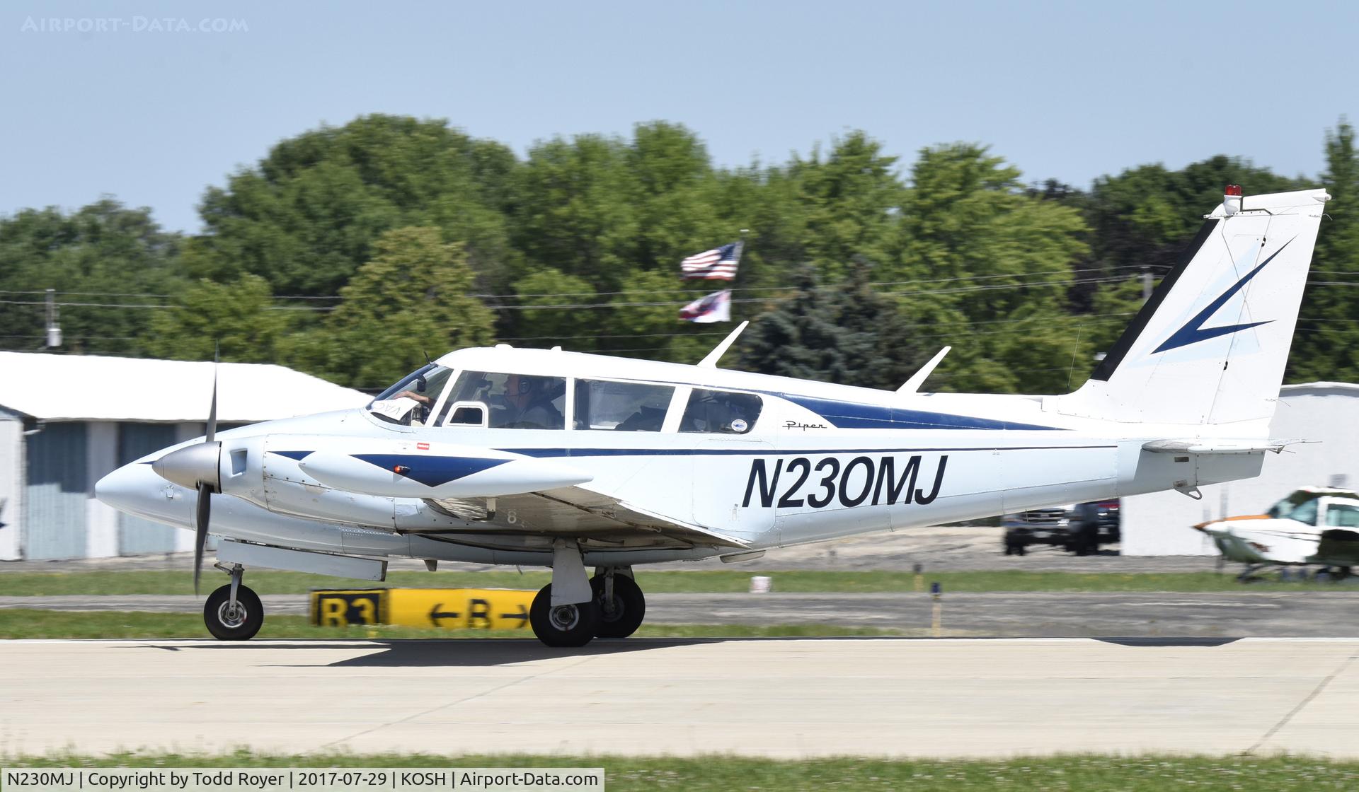 N230MJ, Piper PA-30 Twin Comanche Twin Comanche C/N 30-1302, Airventure 2017