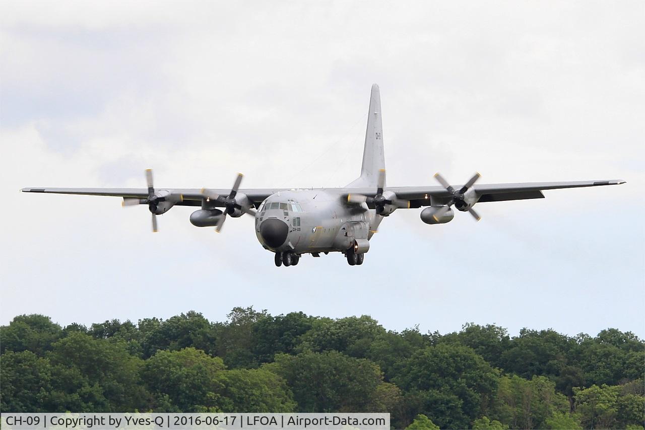 CH-09, 1973 Lockheed C-130H Hercules C/N 382-4479, Belgian Air Force Lockheed C-130H Hercules, On final rwy 24, Avord Air Base 702 (LFOA) Open day 2016