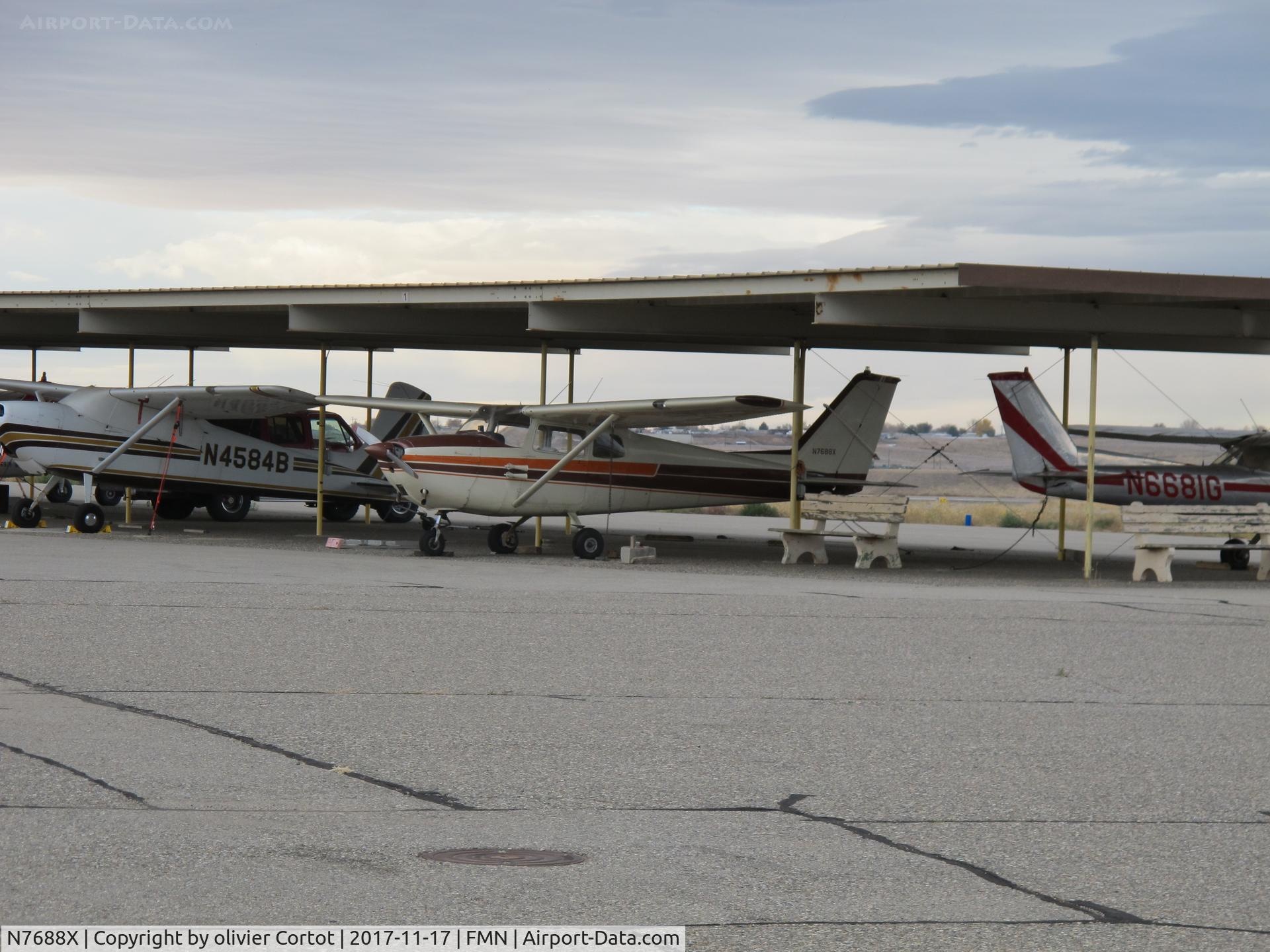 N7688X, 1960 Cessna 172B C/N 17248188, Farmington airport