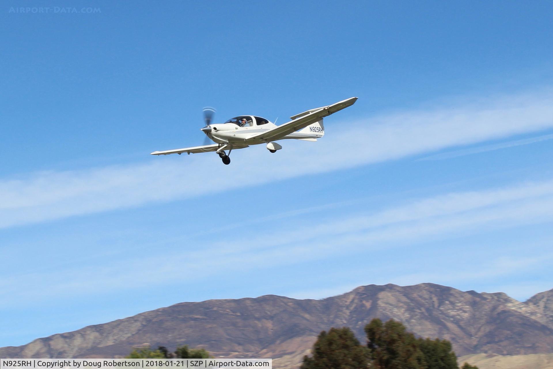 N925RH, 2002 Diamond DA-40 Diamond Star C/N 40.212, 2002 Diamond  Aircraft Inds. DA40 DIAMOND STAR, Lycoming IO-360-MIA+ 180 Hp, on final Rwy 22