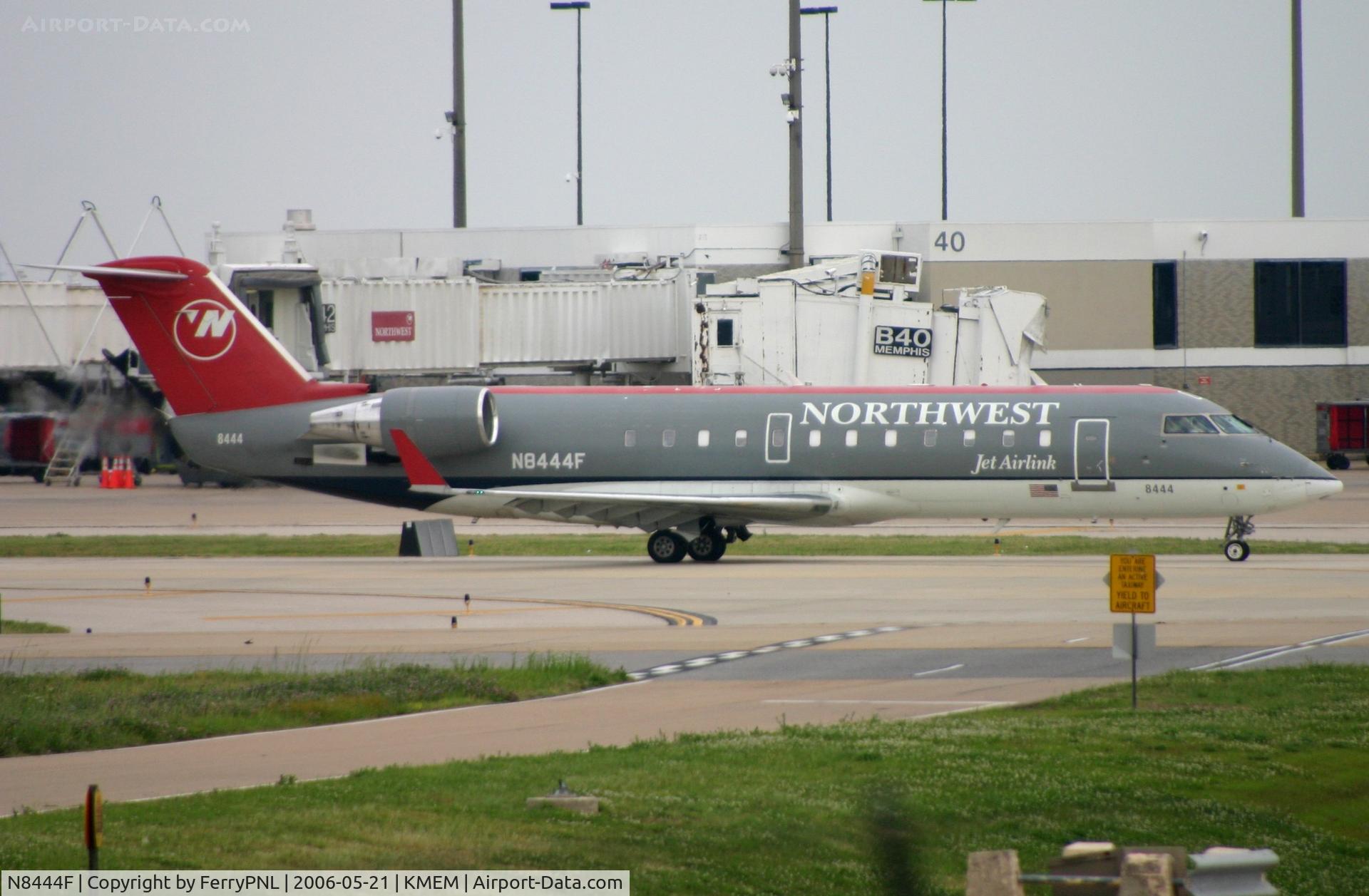 N8444F, 2000 Bombardier CRJ-200LR (CL-600-2B19) C/N 7444, Northwet CL200 taxying for departure.