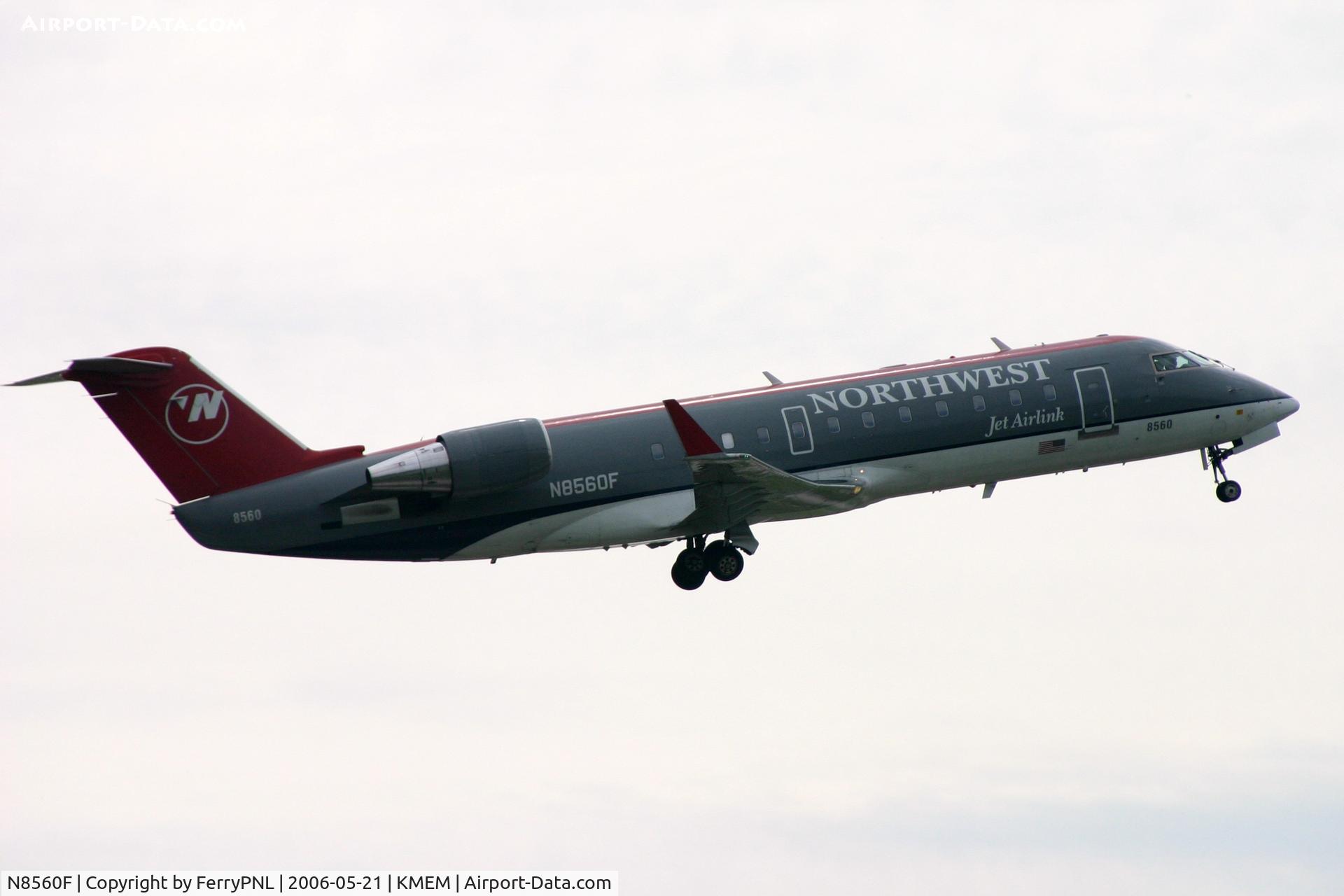 N8560F, 2001 Bombardier CRJ-200LR (CL-600-2B19) C/N 7560, CL200 departing MEM