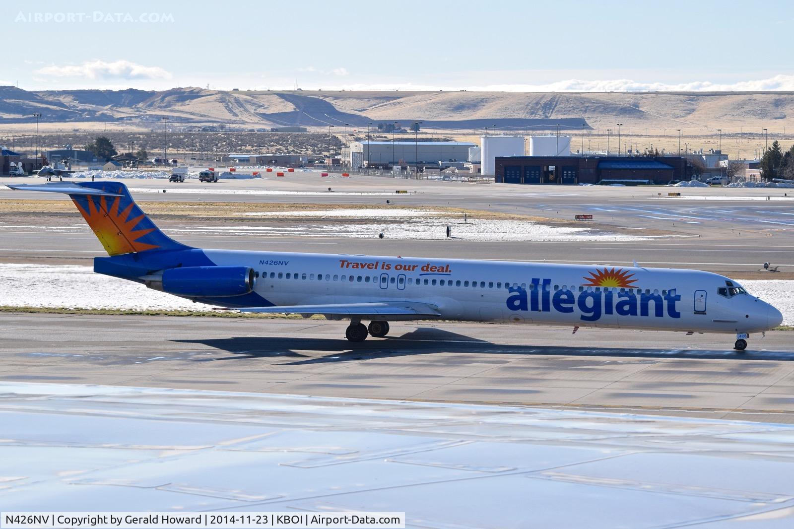 N426NV, 1986 McDonnell Douglas MD-82 (DC-9-82) C/N 49437, Taxiing on Alpha.