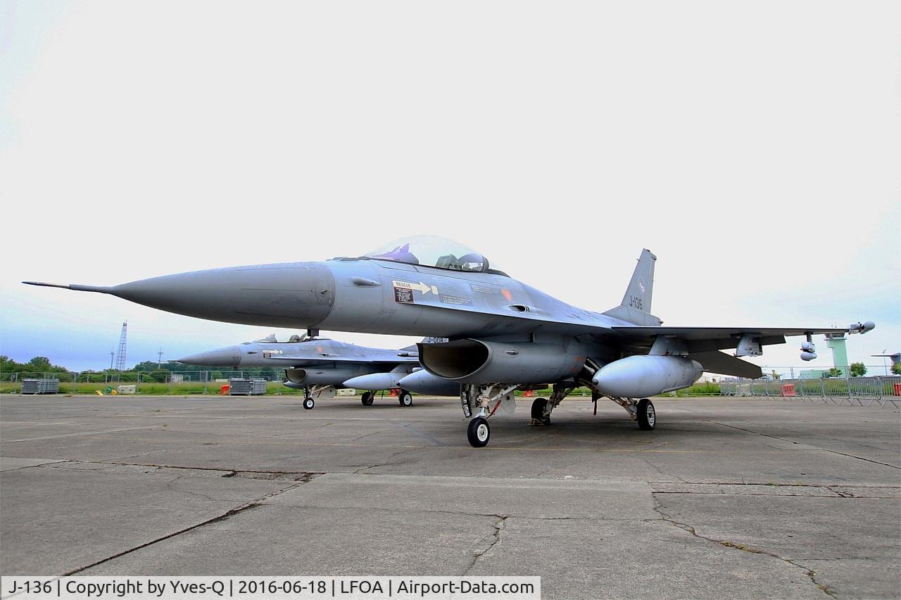 J-136, Fokker F-16AM Fighting Falcon C/N 6D-126, Netherlands Air Force Fokker F-16AM Fighting Falcon, Static display, Avord Air Base 702 (LFOA) Open day 2016
