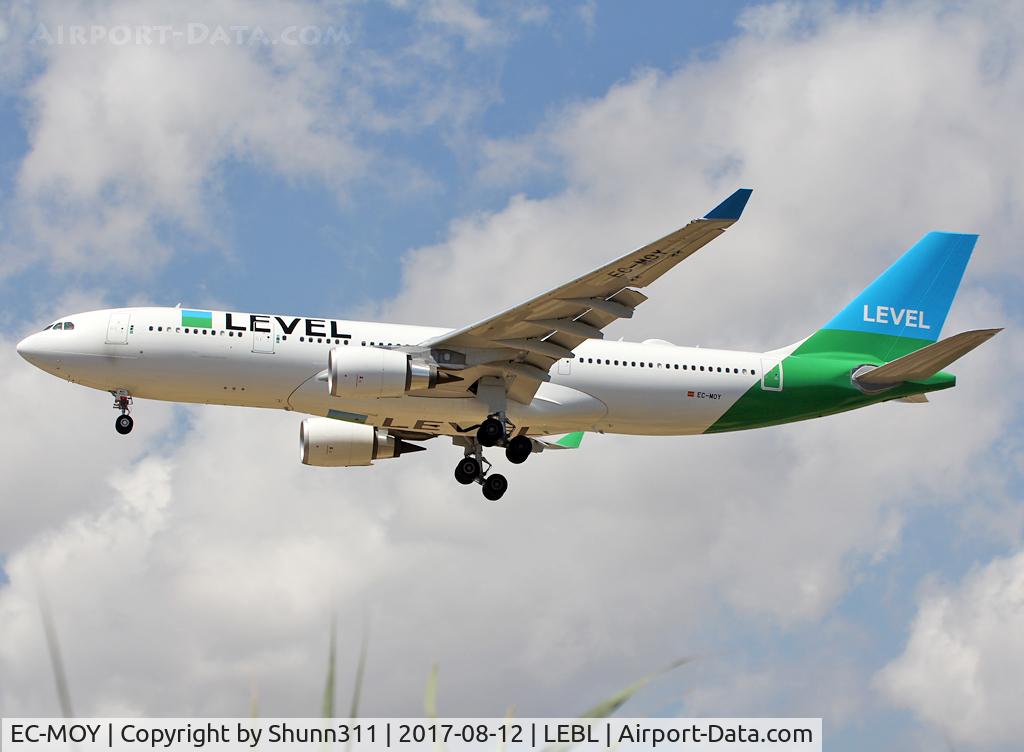 EC-MOY, 2017 Airbus A330-202 C/N 1784, Landing rwy 25R
