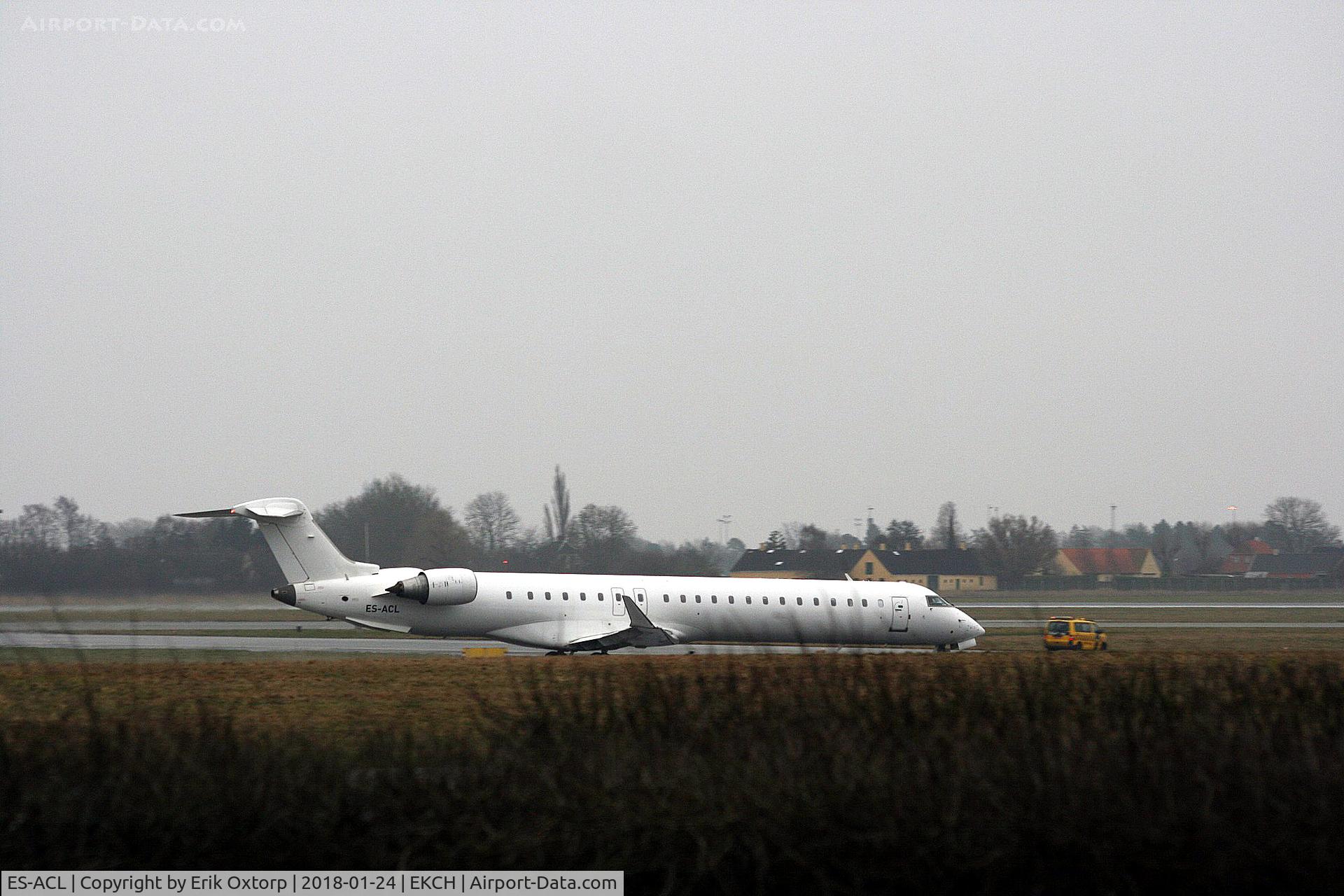 ES-ACL, 2005 Bombardier CRJ-900 (CL-600-2D24) C/N 15065, ES-ACL taking off rw 22R