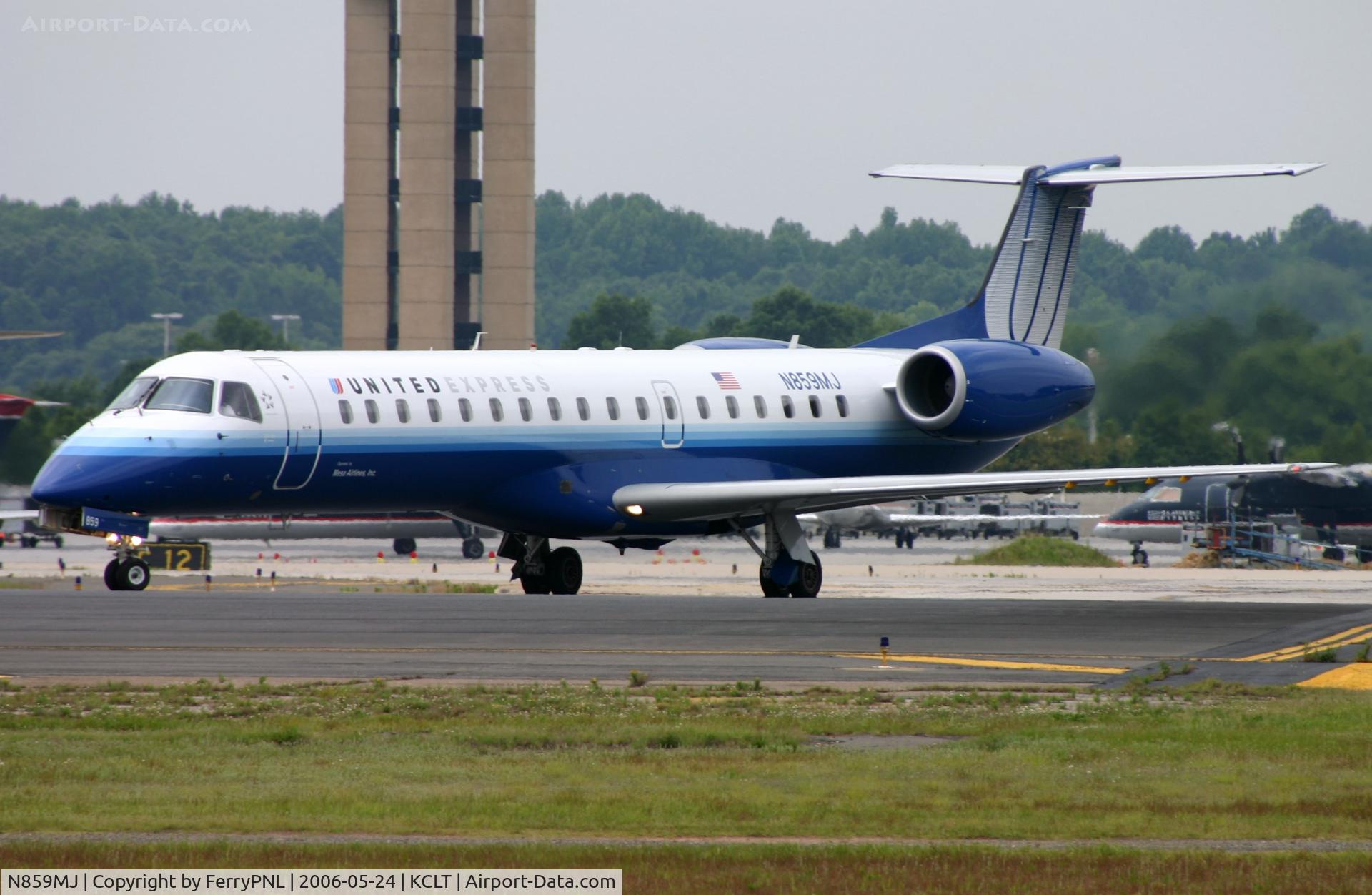 N859MJ, 2003 Embraer ERJ-145LR (EMB-145LR) C/N 145769, Unieted Express ERJ145 lining-up