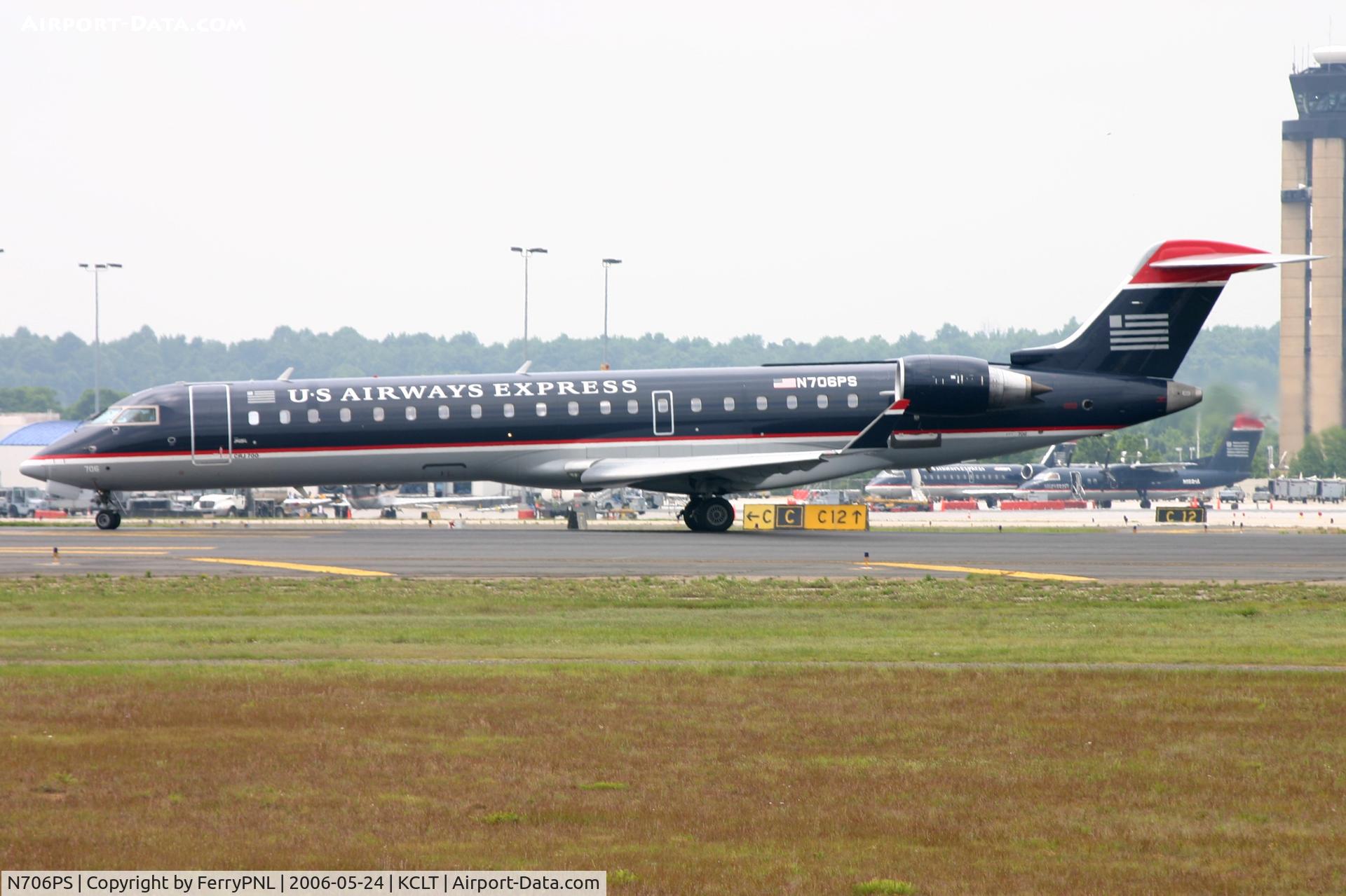 N706PS, 2004 Bombardier CRJ-701 (CL-600-2C10) Regional Jet C/N 10150, US Express CL700 departing