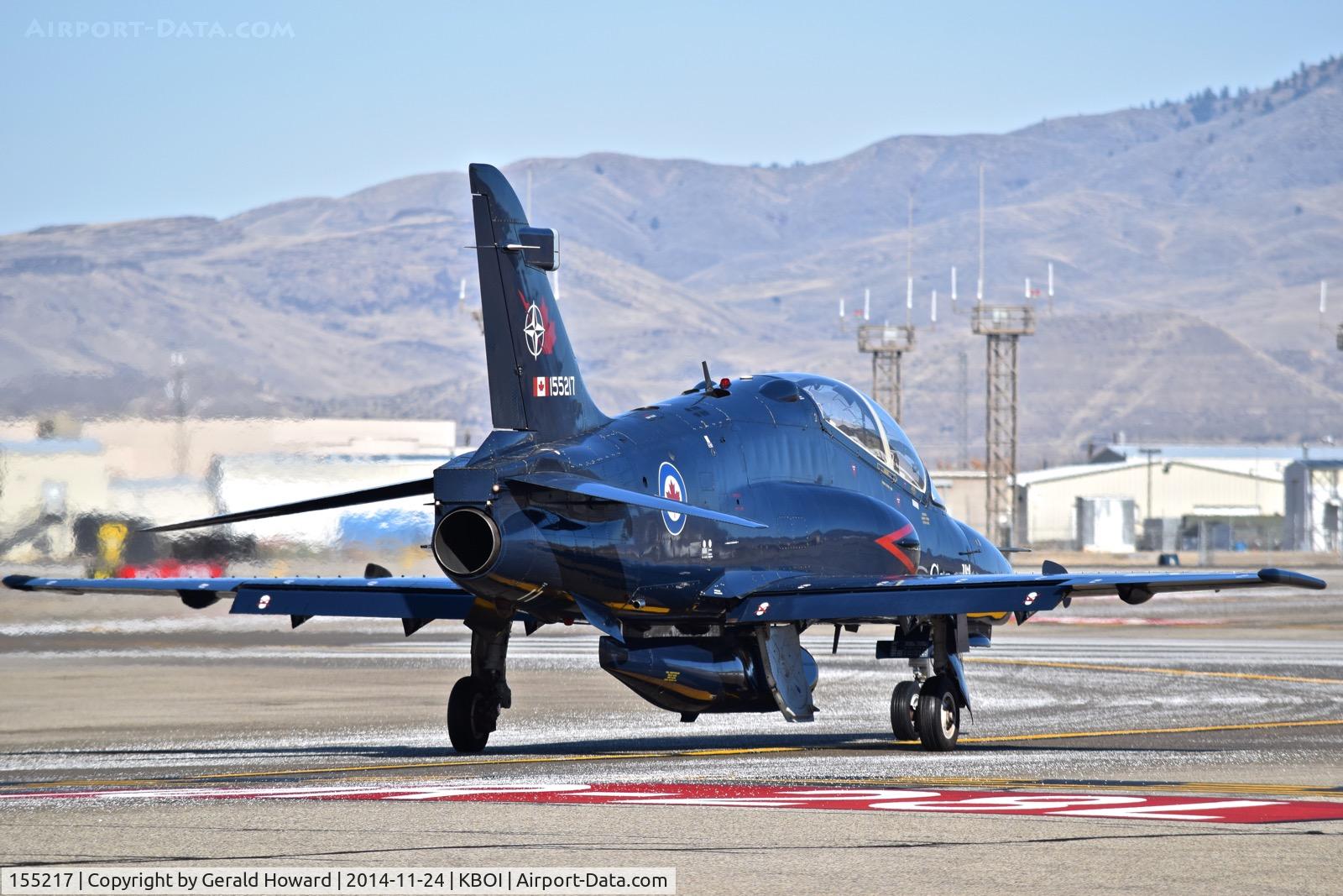 155217, 2001 BAe Systems CT-155 Hawk C/N IT025/711, Turning onto RWY 28L. No.2 CFFTS, Moose Jaw, Saskatchewan, Canada.
