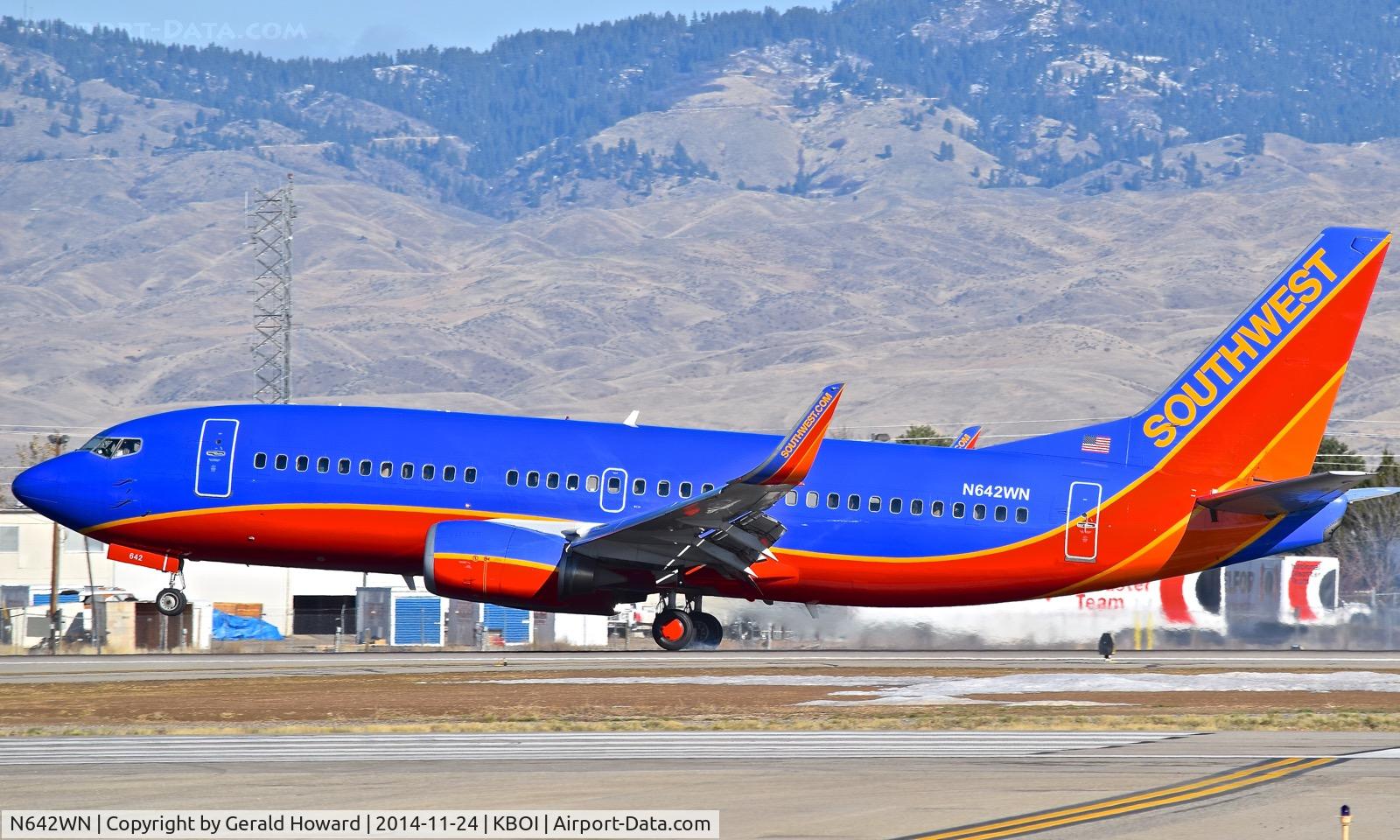 N642WN, 1997 Boeing 737-3H4 C/N 27715, Landing RWY 28R.