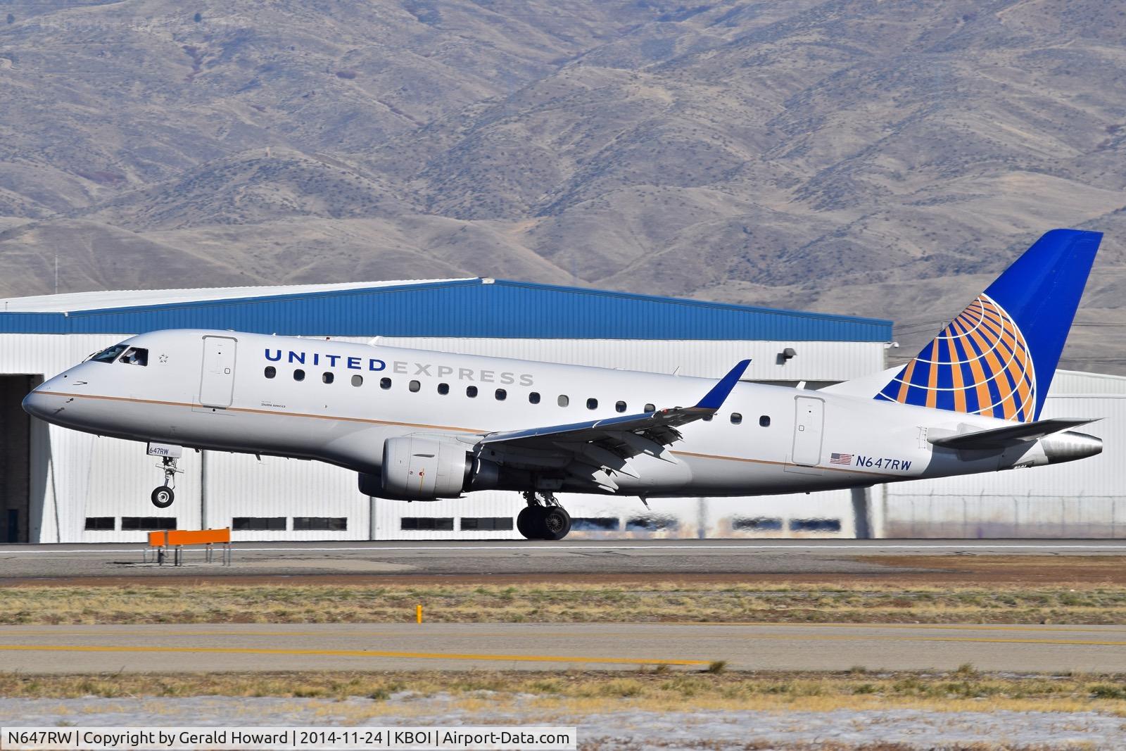 N647RW, 2005 Embraer 170SE (ERJ-170-100SE) C/N 17000067, Landing RWY 28R.