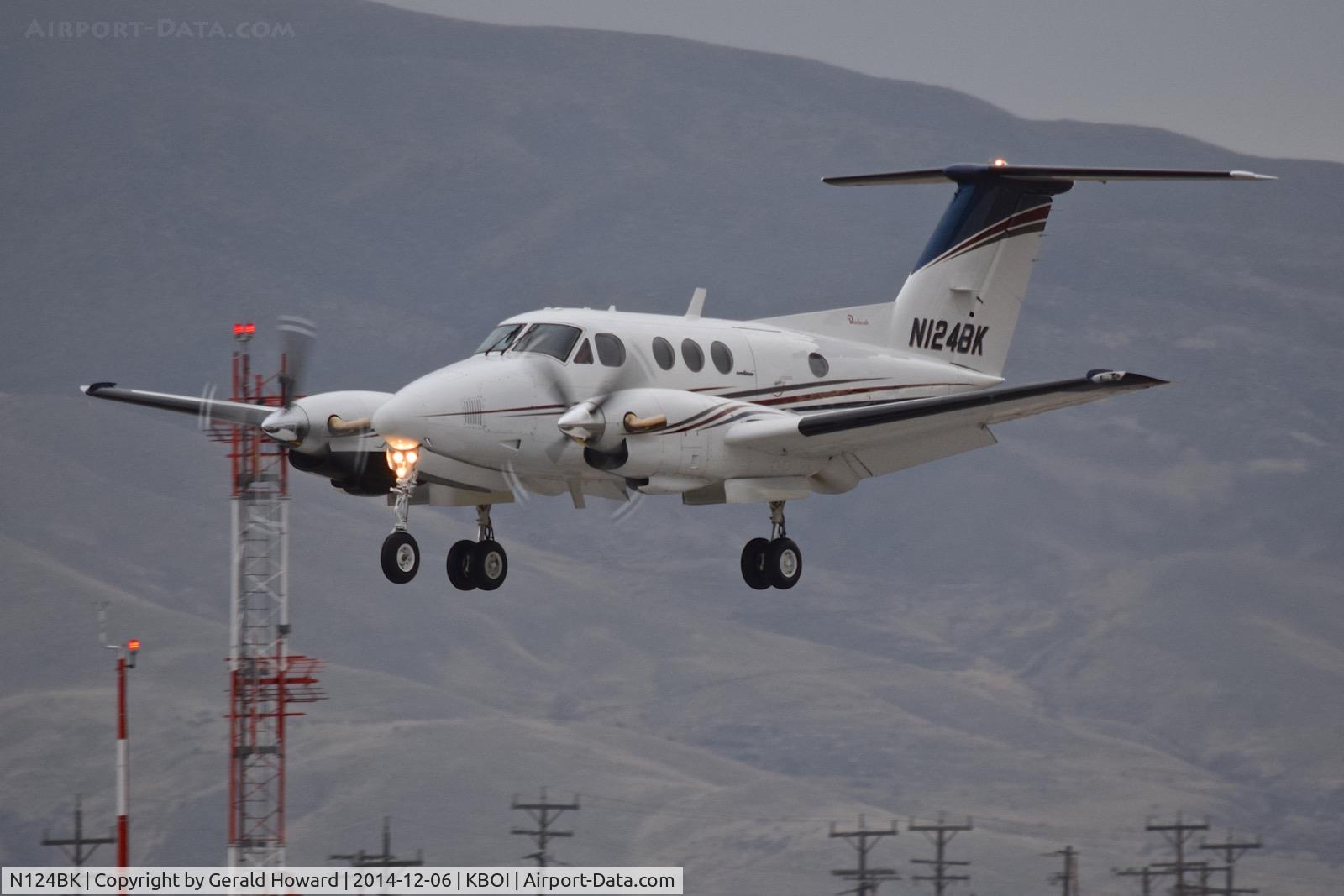 N124BK, 1979 Beech F90 King Air King Air C/N LA-15, Landing RWY 28L.