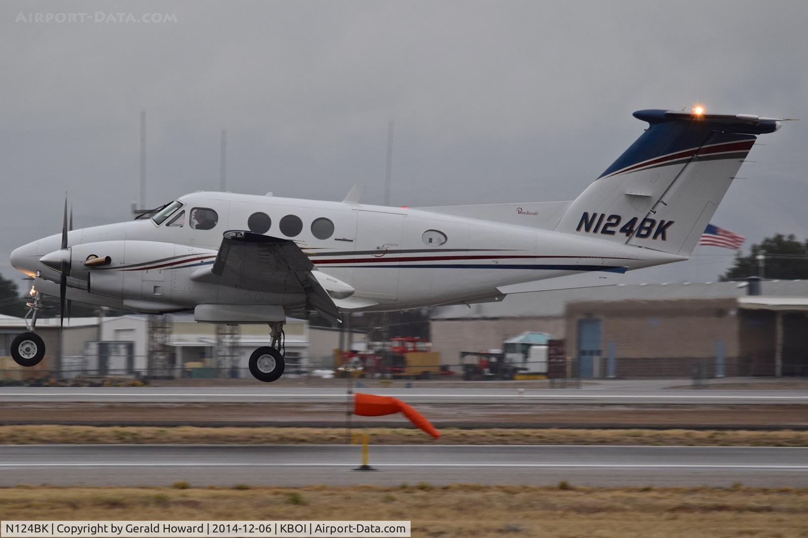 N124BK, 1979 Beech F90 King Air King Air C/N LA-15, Landing RWY 28L.