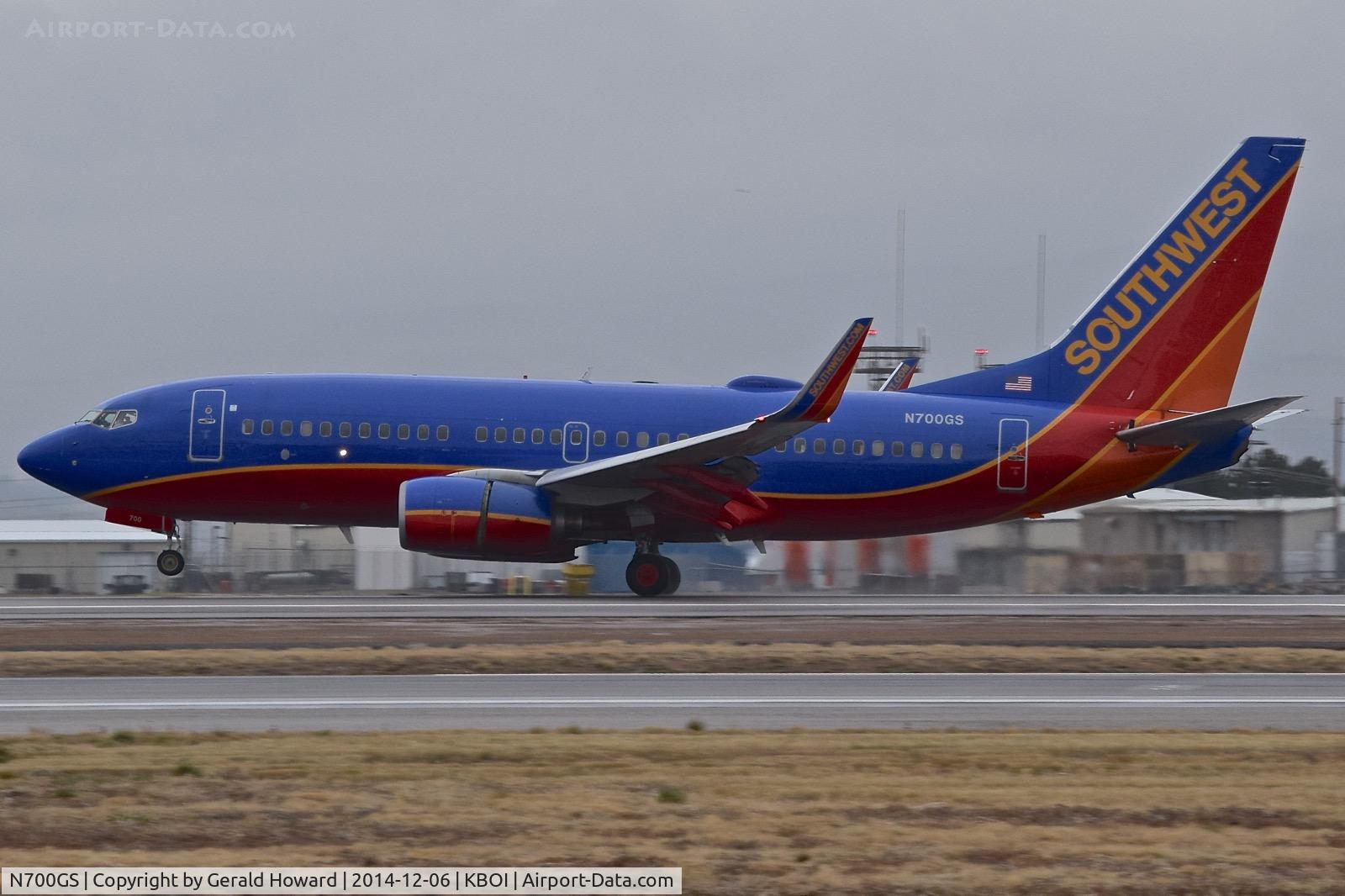 N700GS, 1997 Boeing 737-7H4 C/N 27835, Landing RWY 28R.