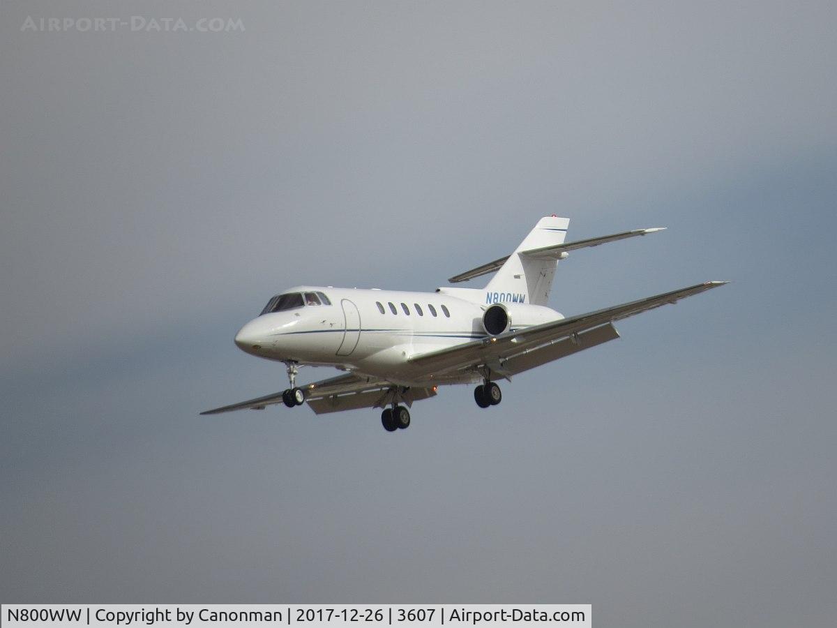 N800WW, 2004 Raytheon Hawker 800XP C/N 258661, Landing
