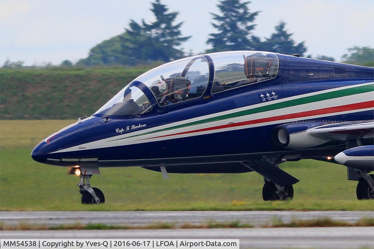 MM54538, Aermacchi MB-339PAN C/N 6759/154/AA070, Italian Air Force Aermacchi MB-339PAN, N°10 of Frecce Tricolori Aerobatic Team 2016, Landing rwy 24, Avord Air Base 702 (LFOA) Open day 2016
