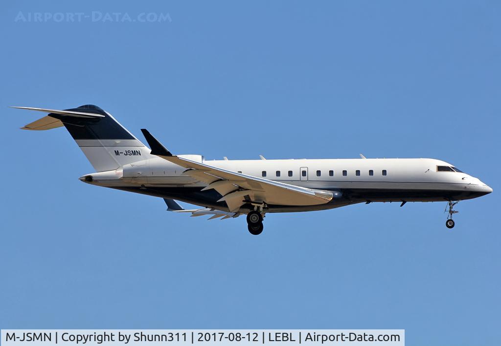 M-JSMN, 2006 Bombardier BD-700-1A11 Global 5000 C/N 9216, Landing rwy 25R