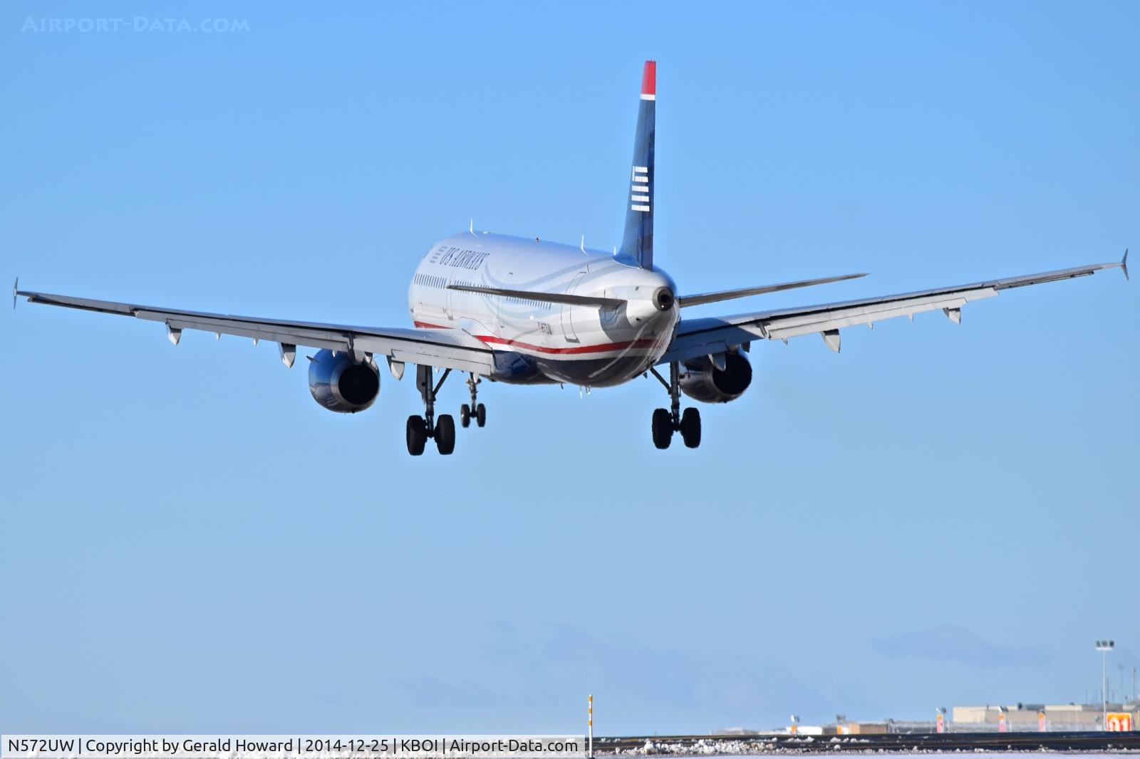 N572UW, 2013 Airbus A321-231 C/N 5899, Over the numbers for RWY 28R.