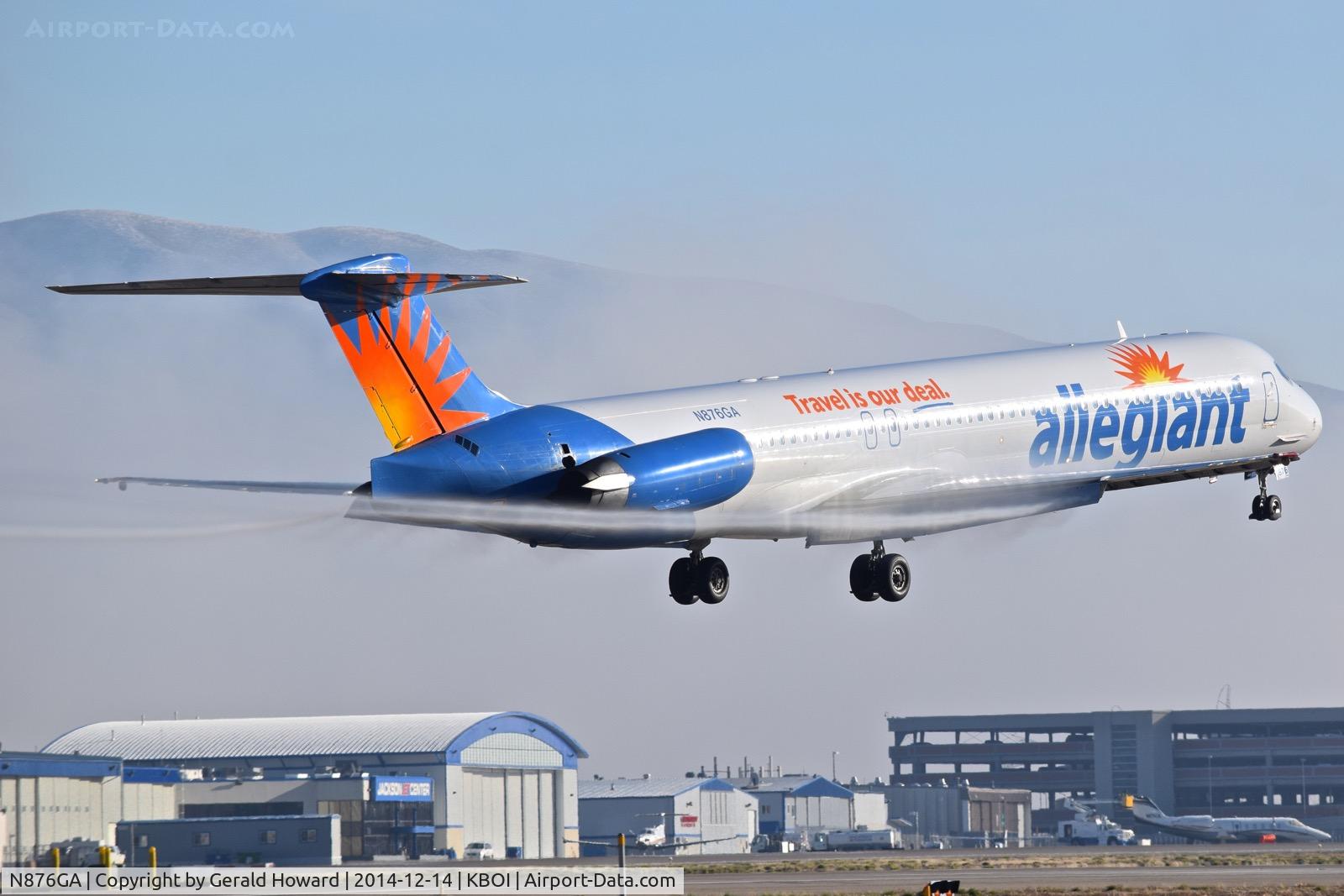 N876GA, 1995 McDonnell Douglas MD-83 (DC-9-83) C/N 53469, Landing RWY 10L.