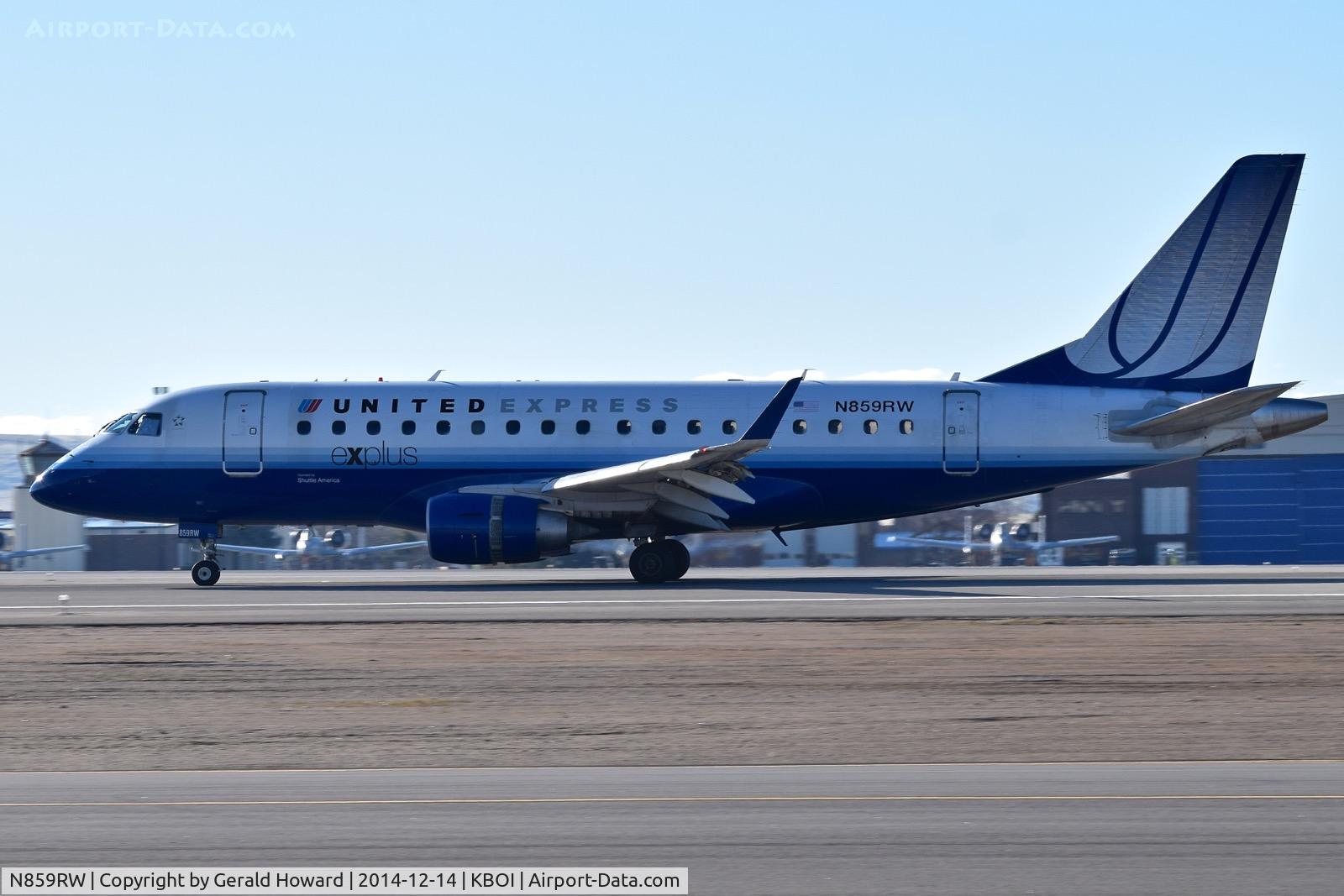 N859RW, 2005 Embraer 170SE (ERJ-170-100SE) C/N 17000082, Landing roll out on RWY 10L.