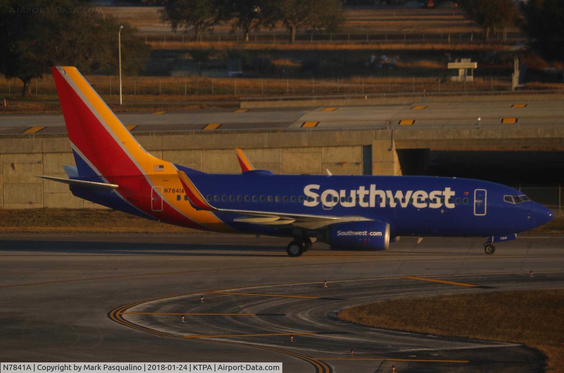 N7841A, 2001 Boeing 737-7L9 C/N 28015, Boeing 737-700