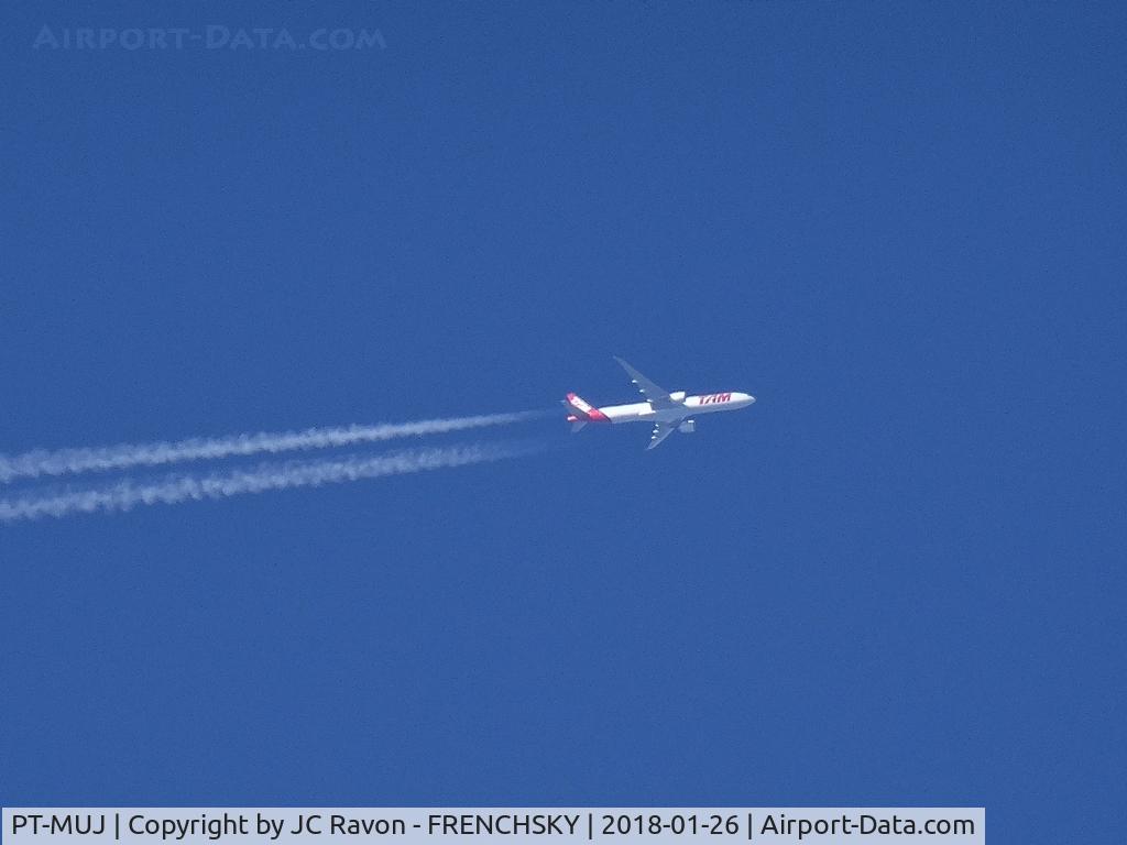 PT-MUJ, 2013 Boeing 777-32W/ER C/N 40588, JJ8070 Sao Paulo (GRU) to Frankfurt (FRA) overflying Cognac city