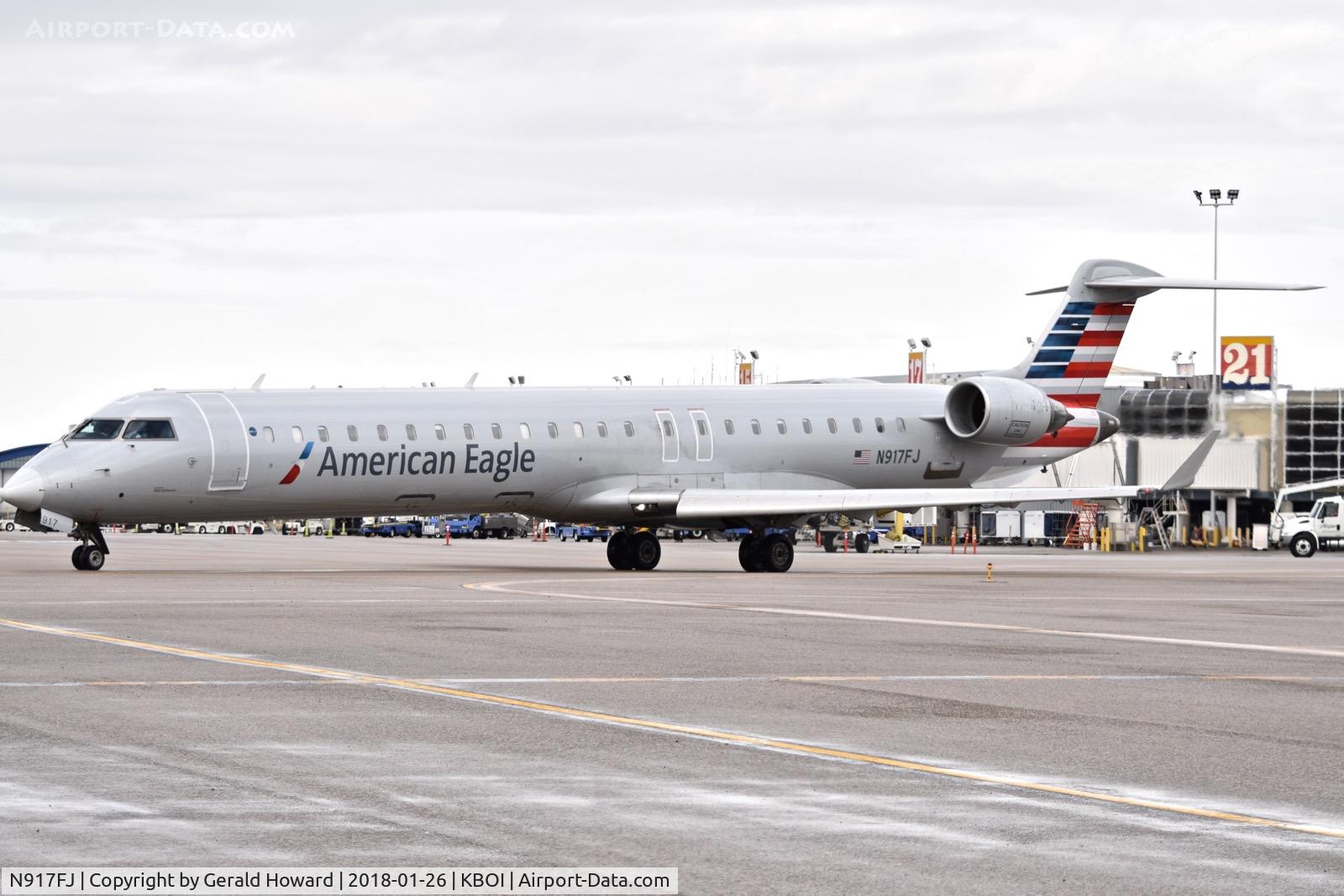 N917FJ, 2004 Bombardier CRJ-900ER (CL-600-2D24) C/N 15017, Taxiing to Alpha from the gate.