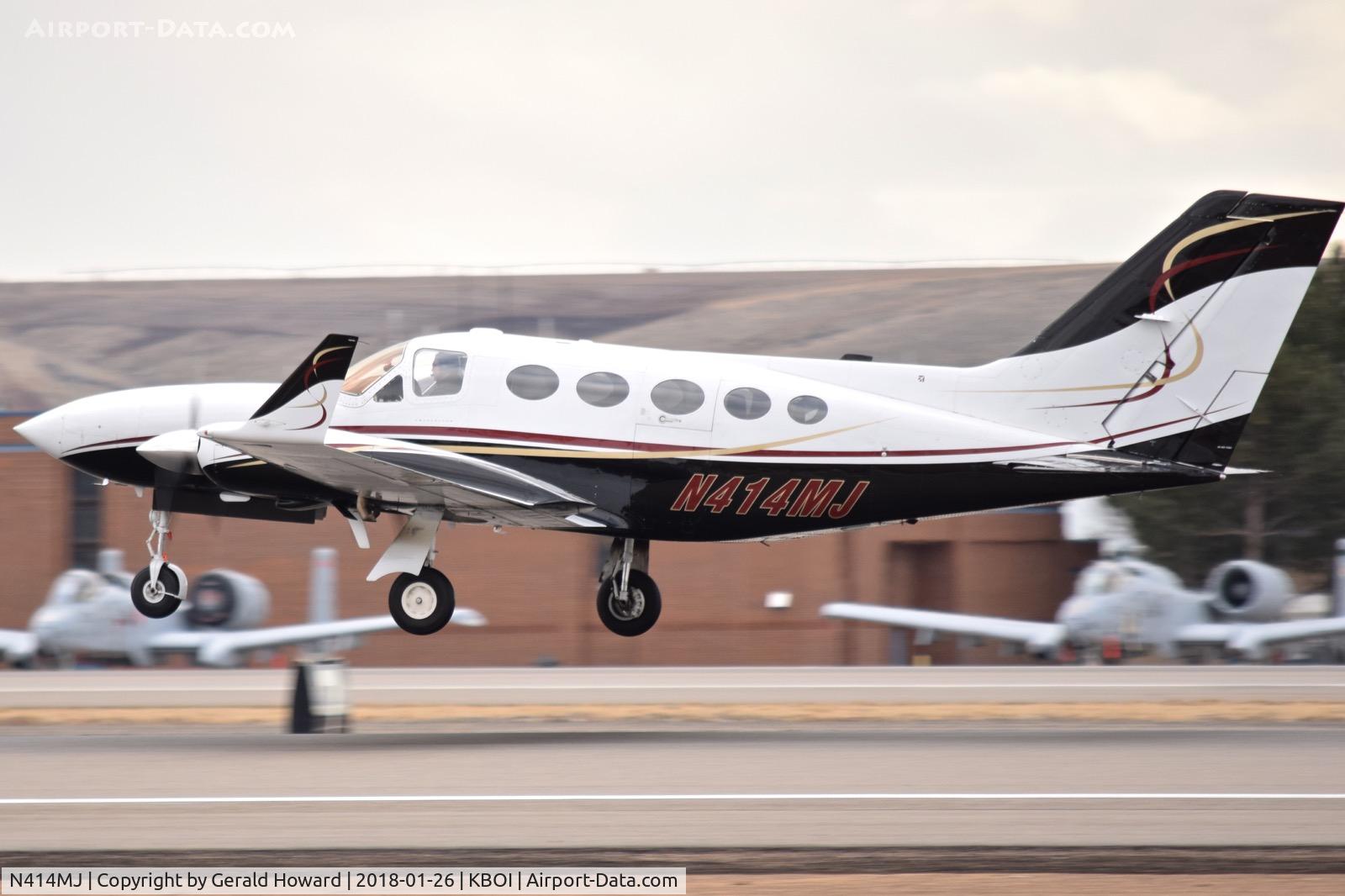 N414MJ, 1981 Cessna 414A Chancellor C/N 414A0815, Take off from RWY 10L.