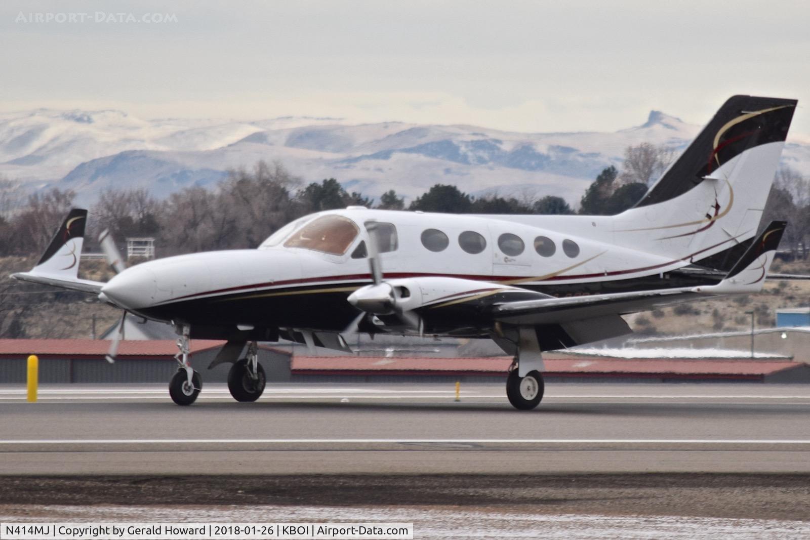 N414MJ, 1981 Cessna 414A Chancellor C/N 414A0815, Landing RWY 10L.